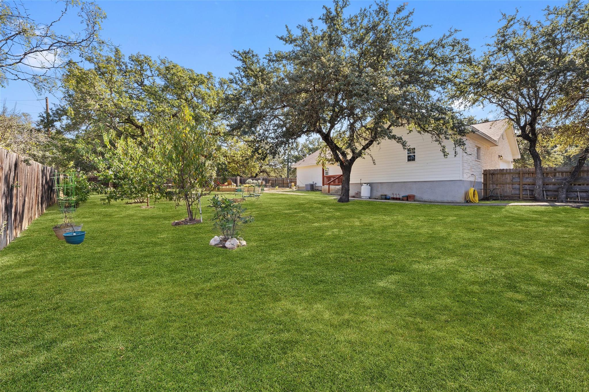 100 Winding Oak DR