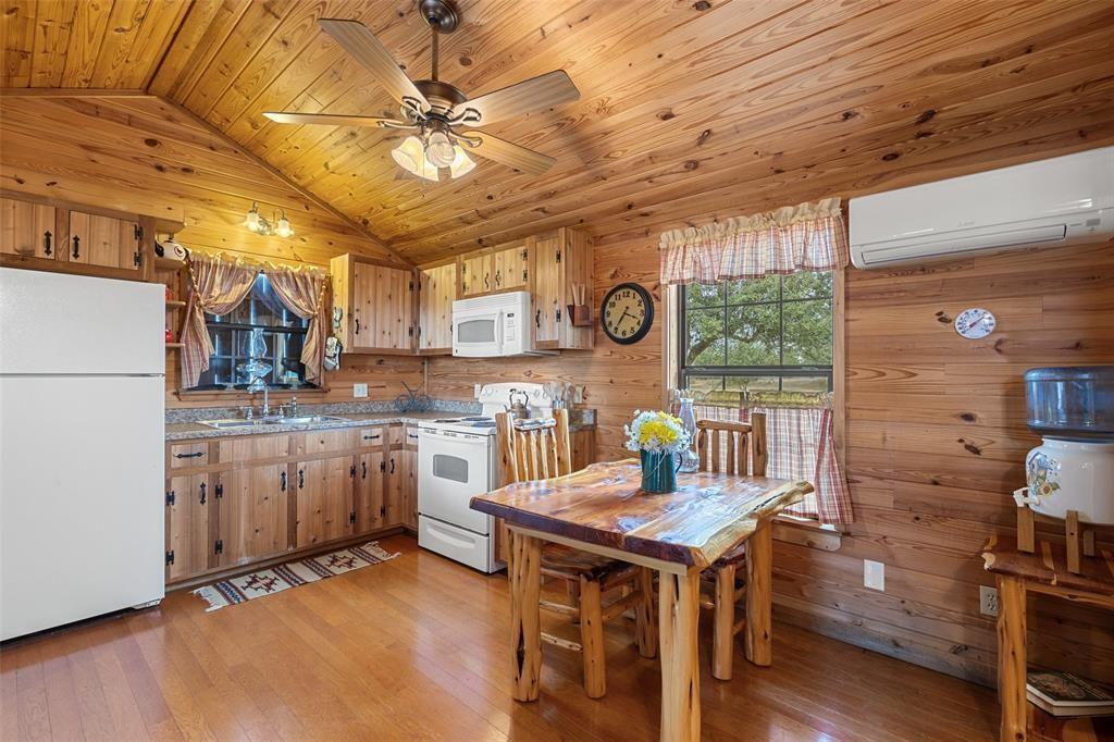 1900 Byrd Ranch RD