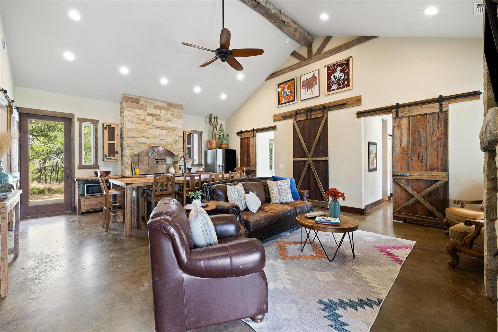 101 Rough Hollow DR
