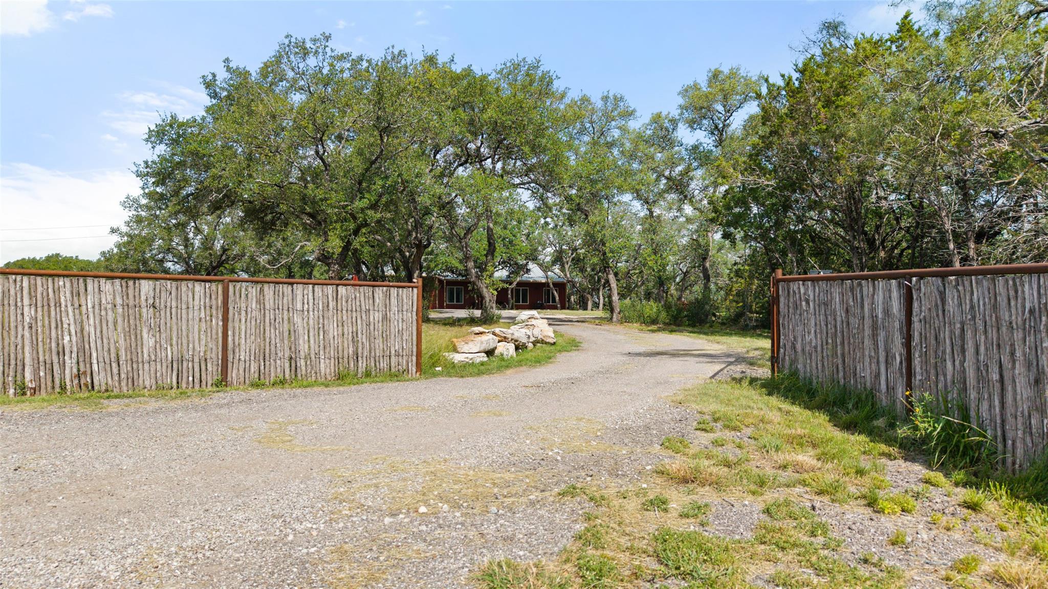 101 Rough Hollow DR