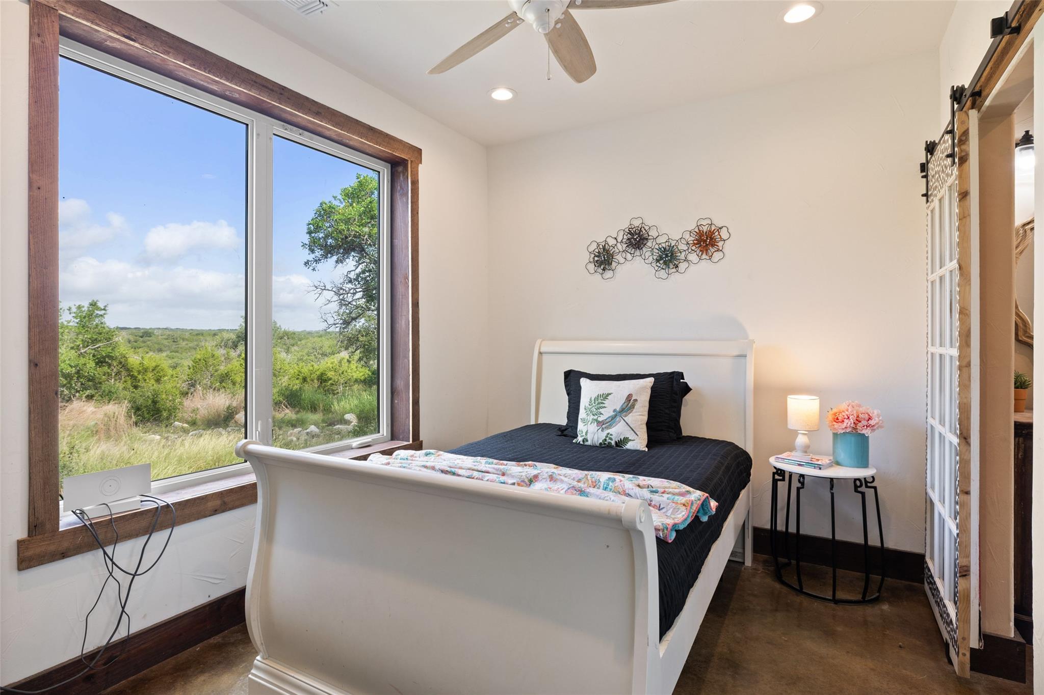 101 Rough Hollow DR