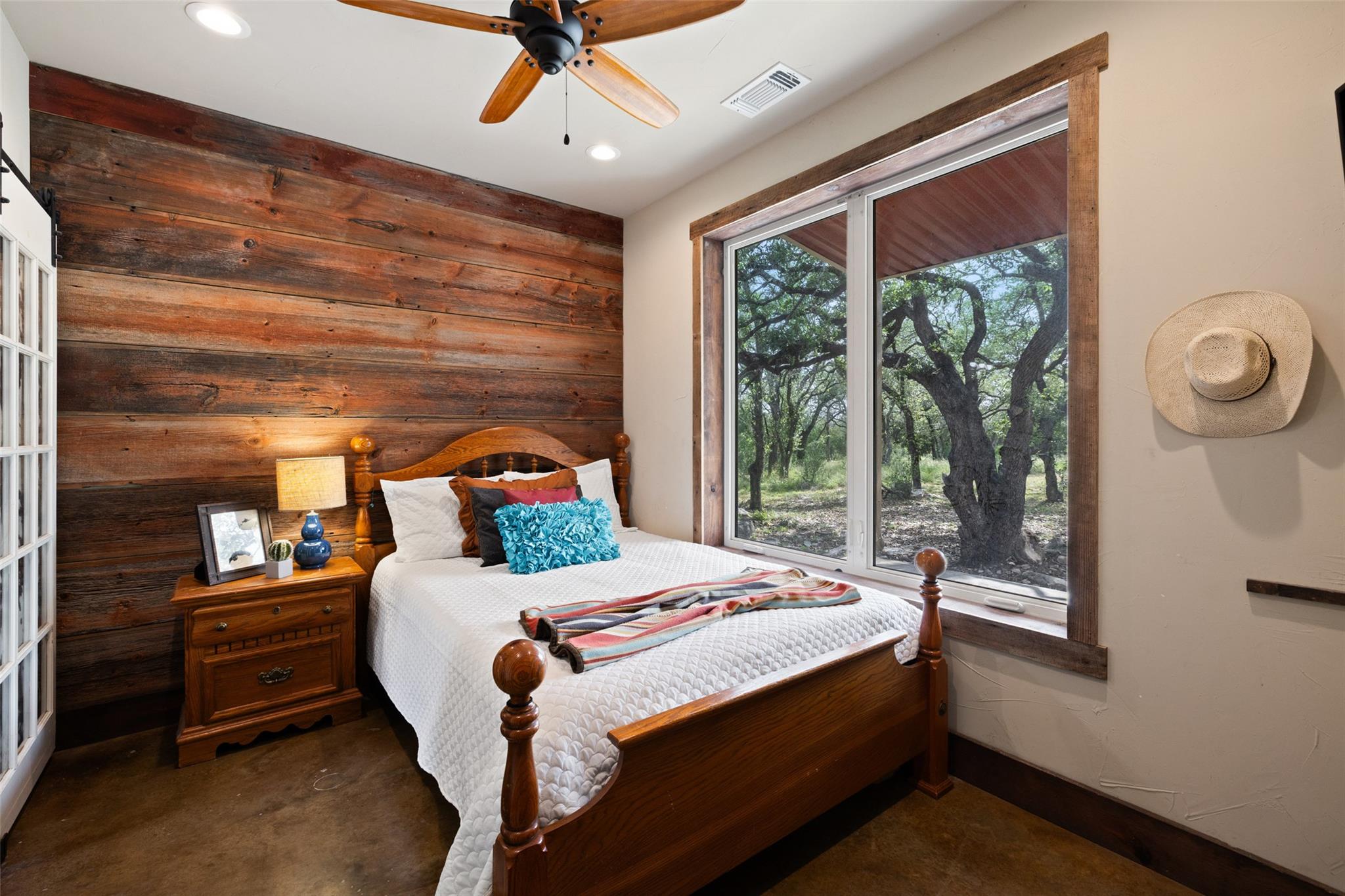 101 Rough Hollow DR