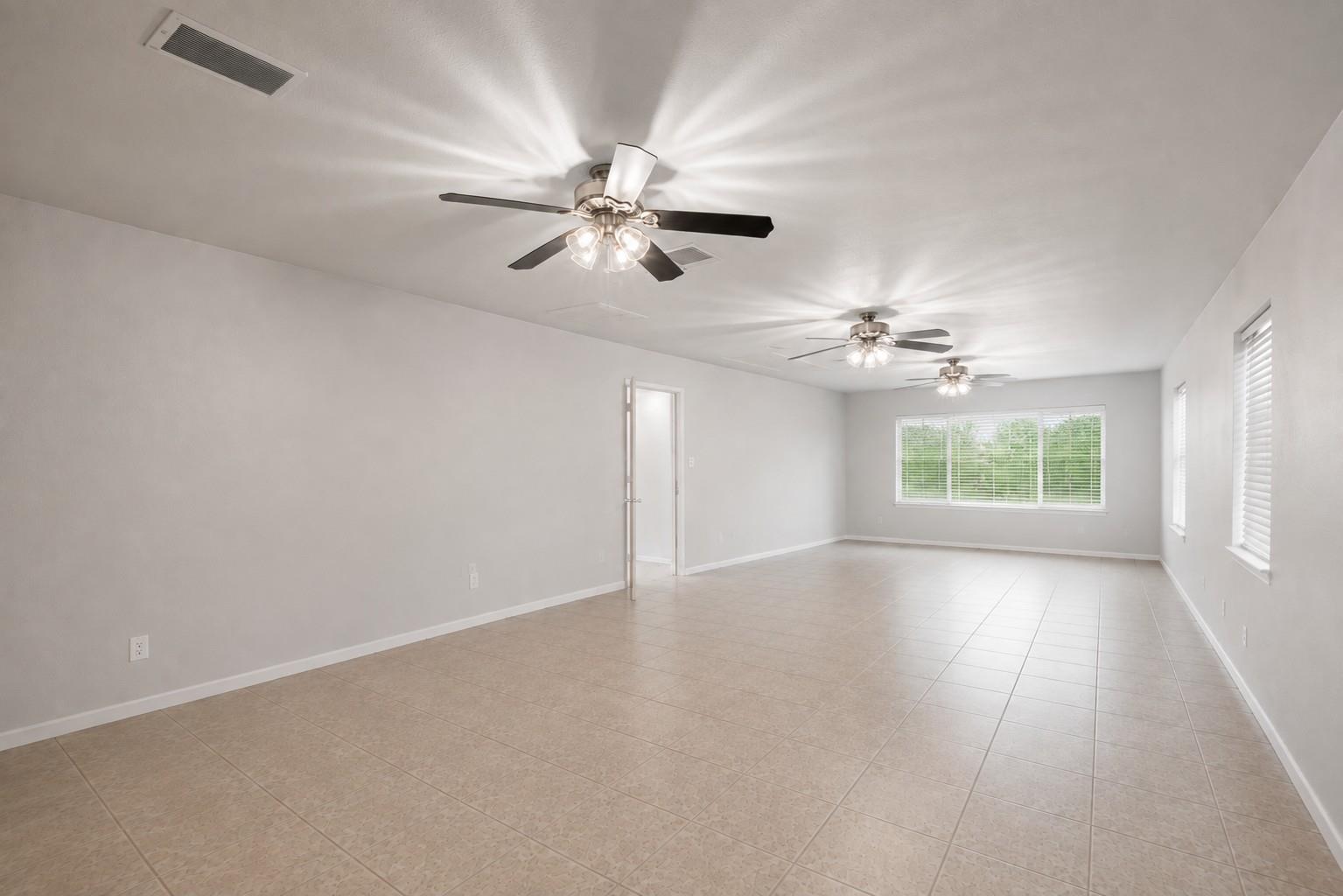 206 N US HWY 281