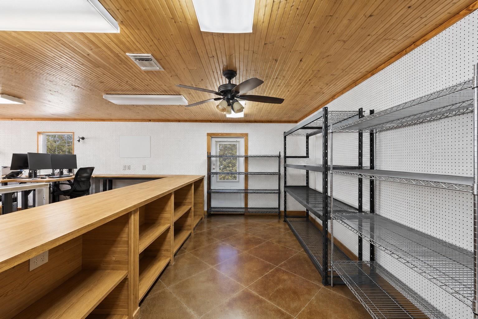 206 N US HWY 281