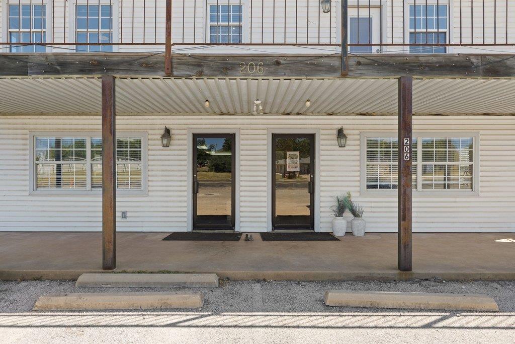 206 N US HWY 281