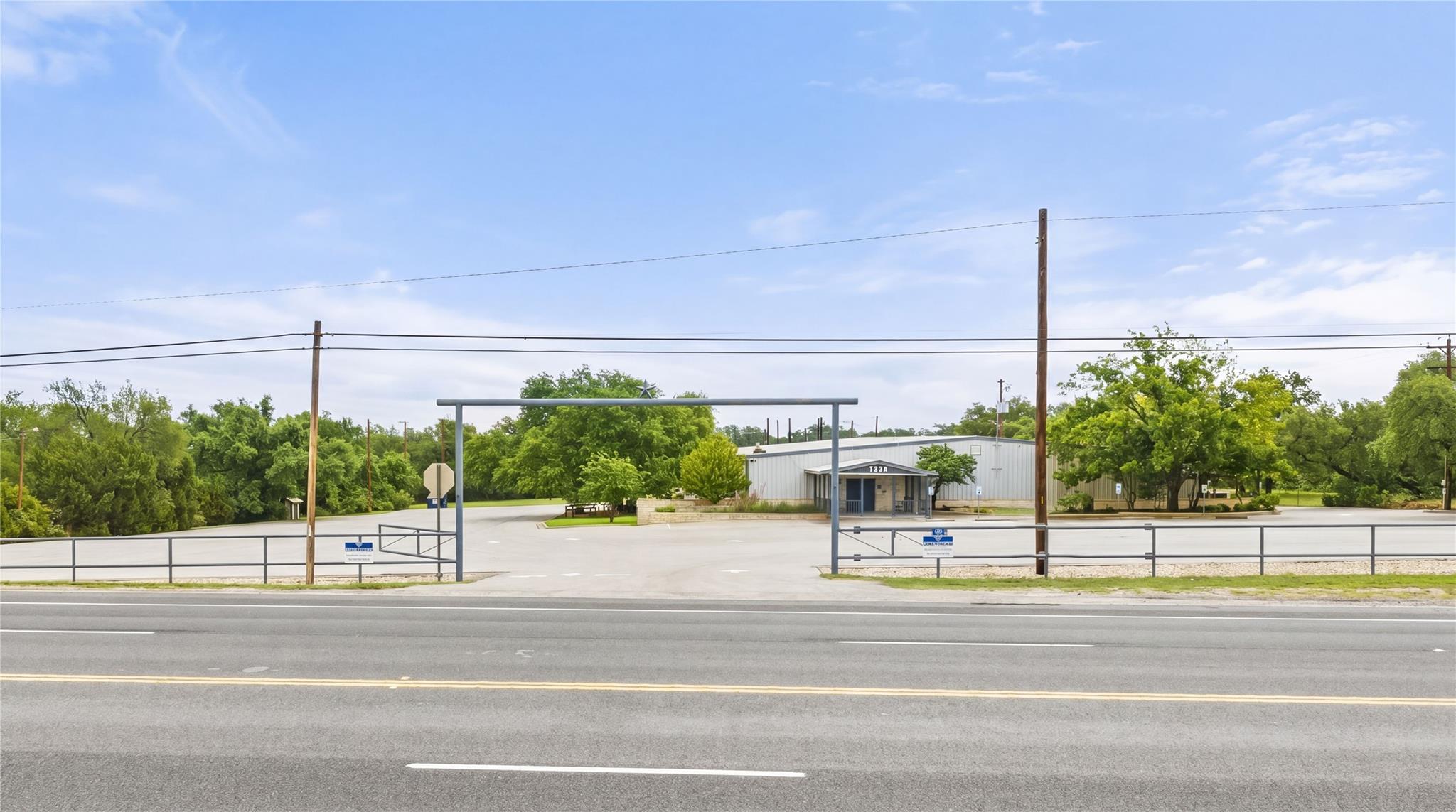 1506 N US HWY 281
