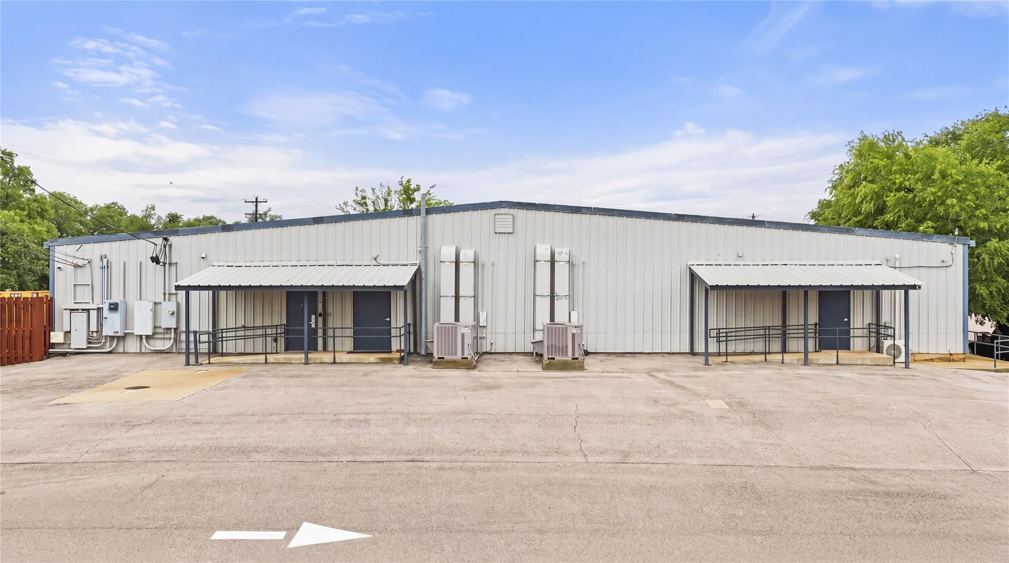 1506 N US HWY 281