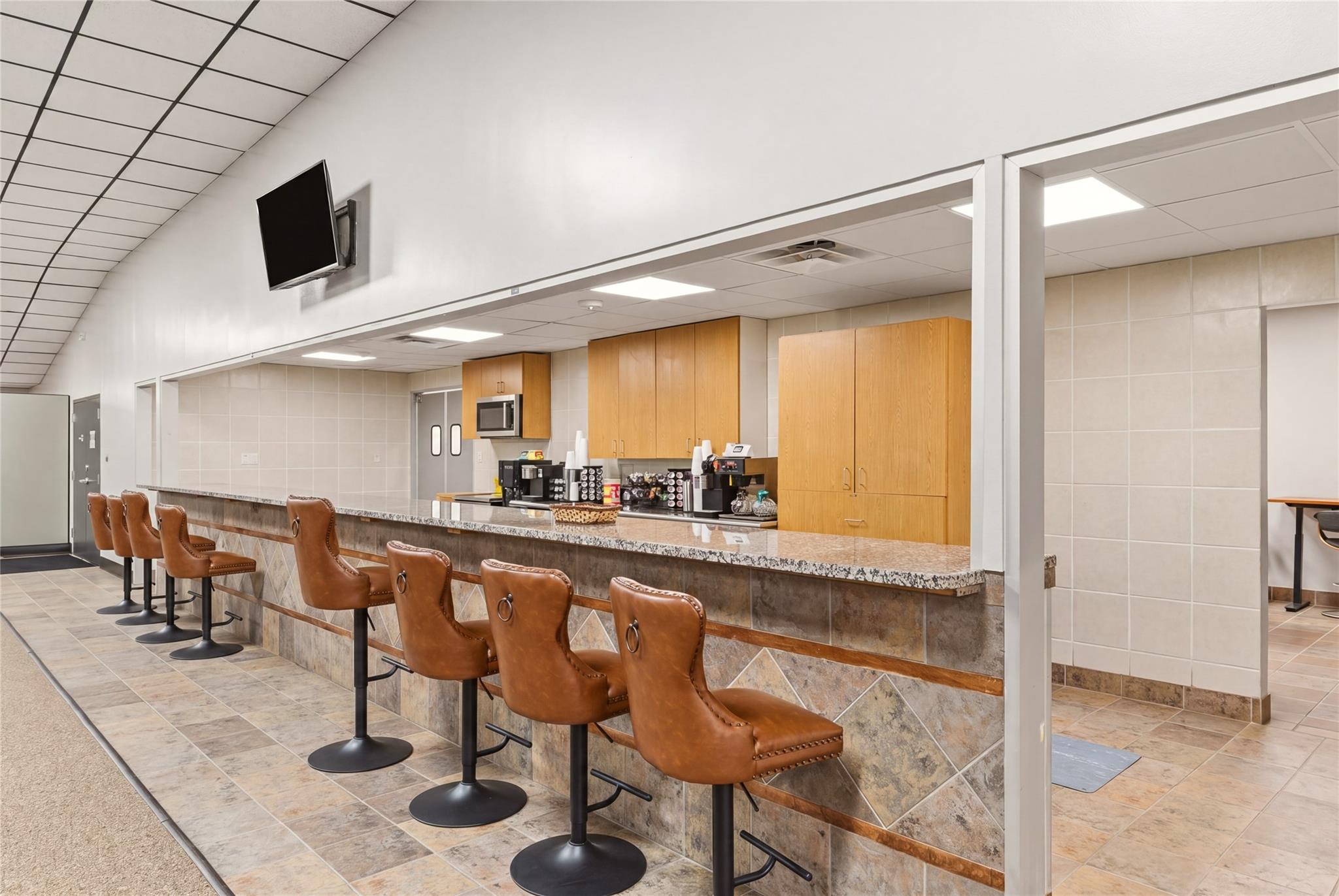 1506 N US HWY 281