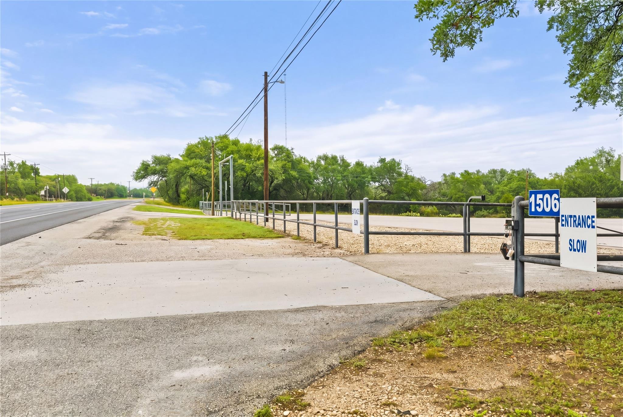 1506 N US HWY 281