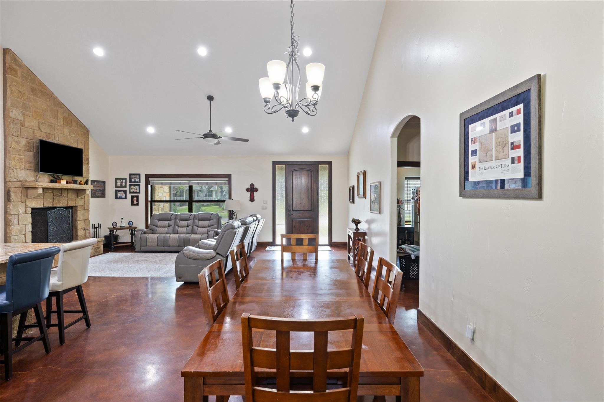 106 Leaning Oak CIR