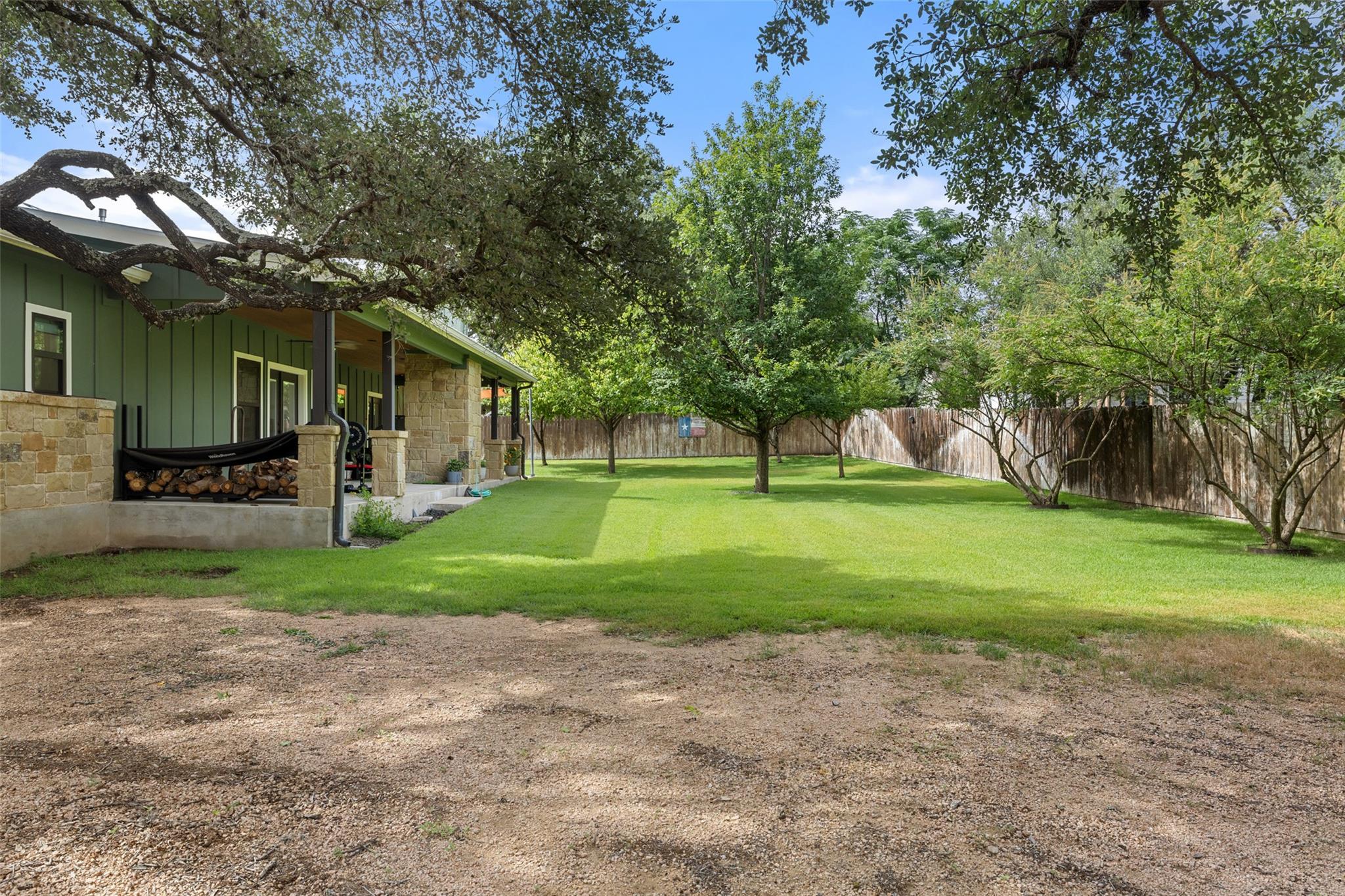 106 Leaning Oak CIR