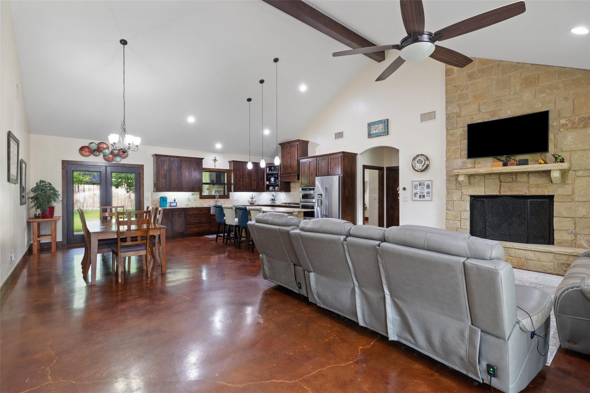 106 Leaning Oak CIR