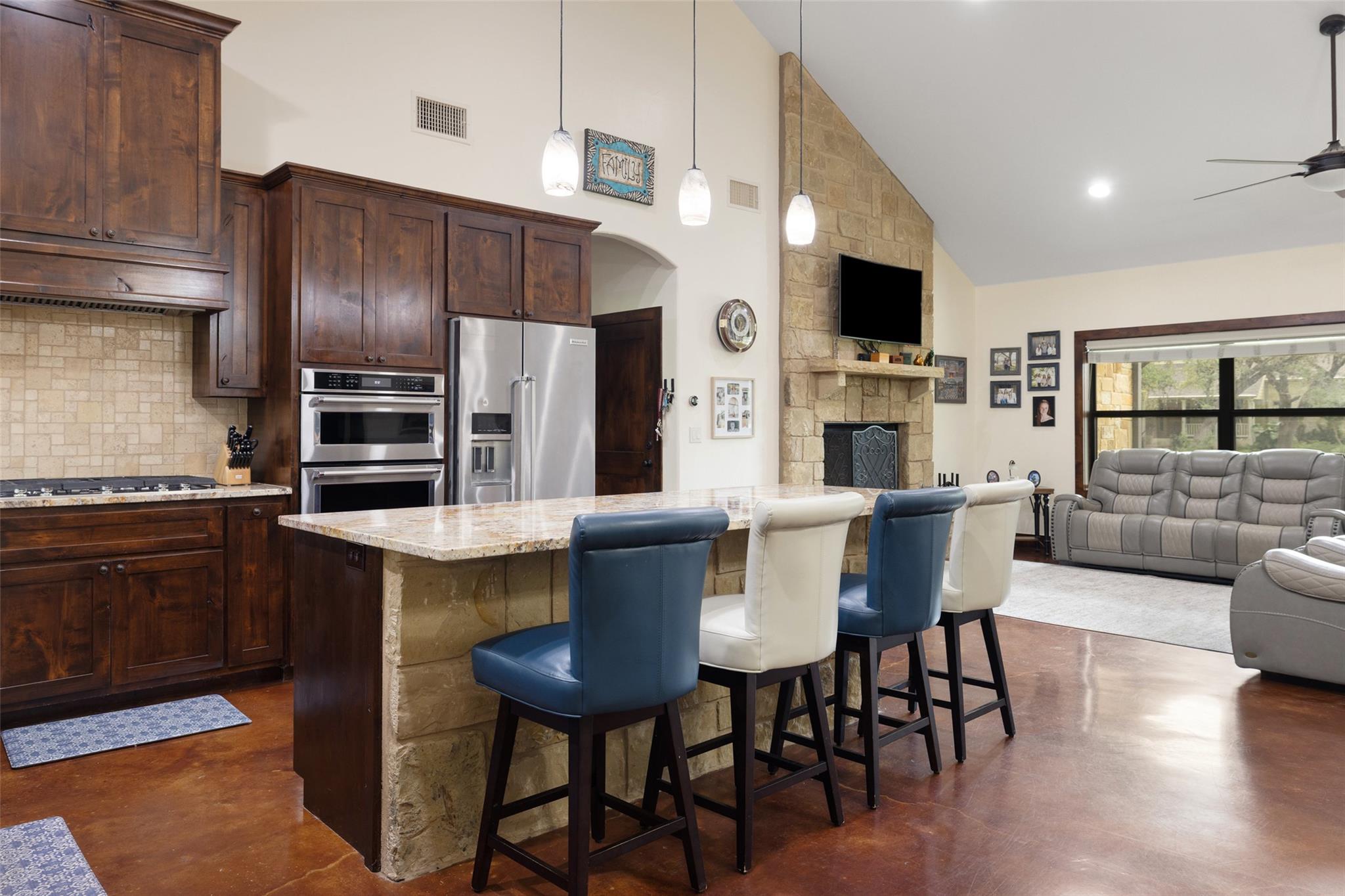 106 Leaning Oak CIR