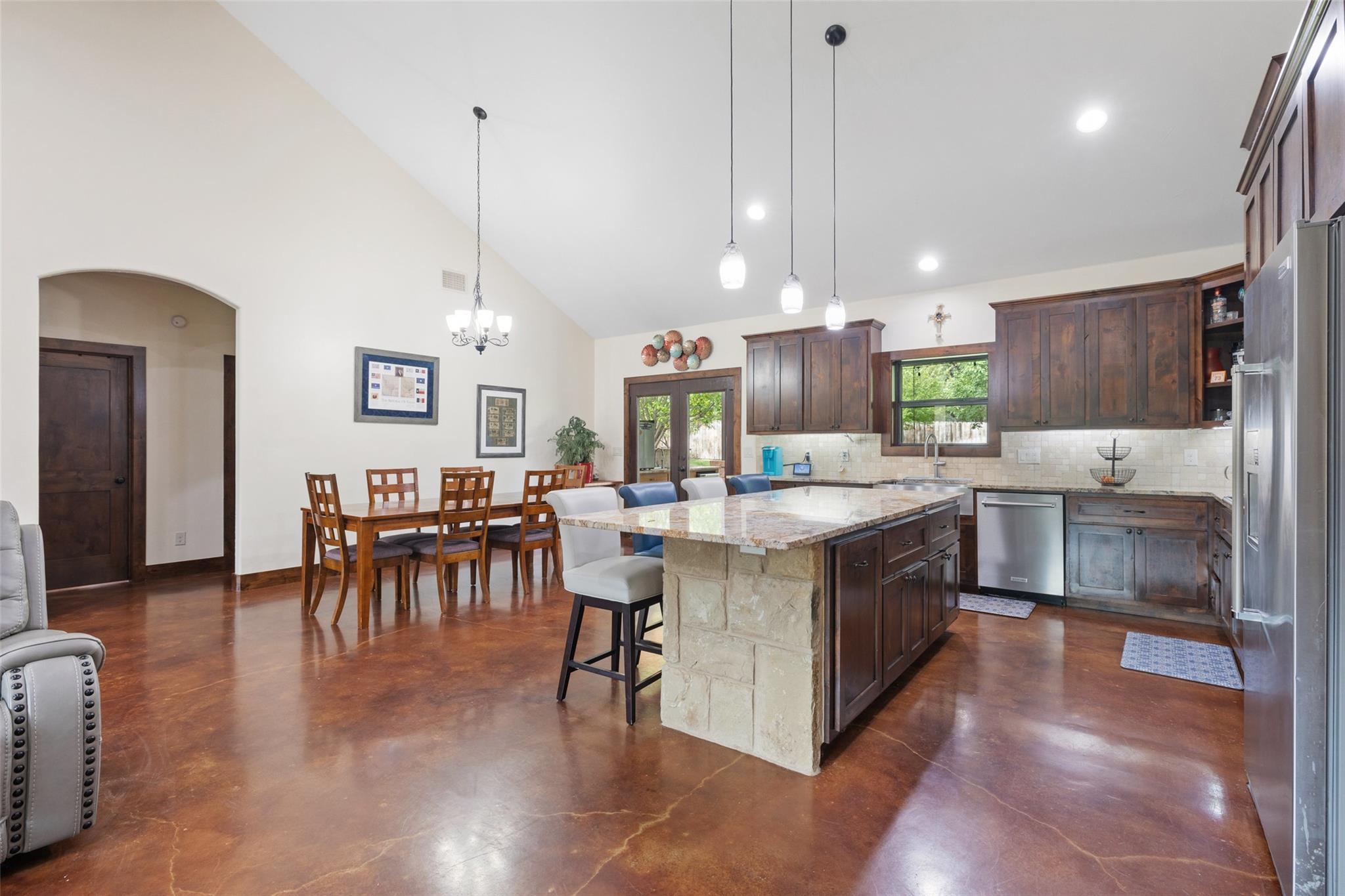 106 Leaning Oak CIR