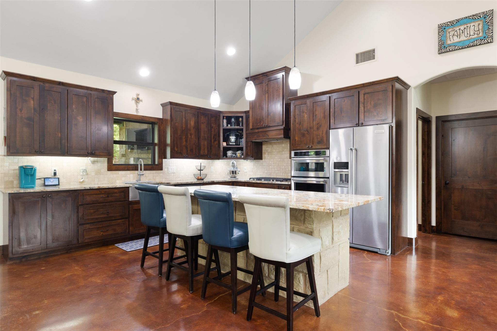 106 Leaning Oak CIR