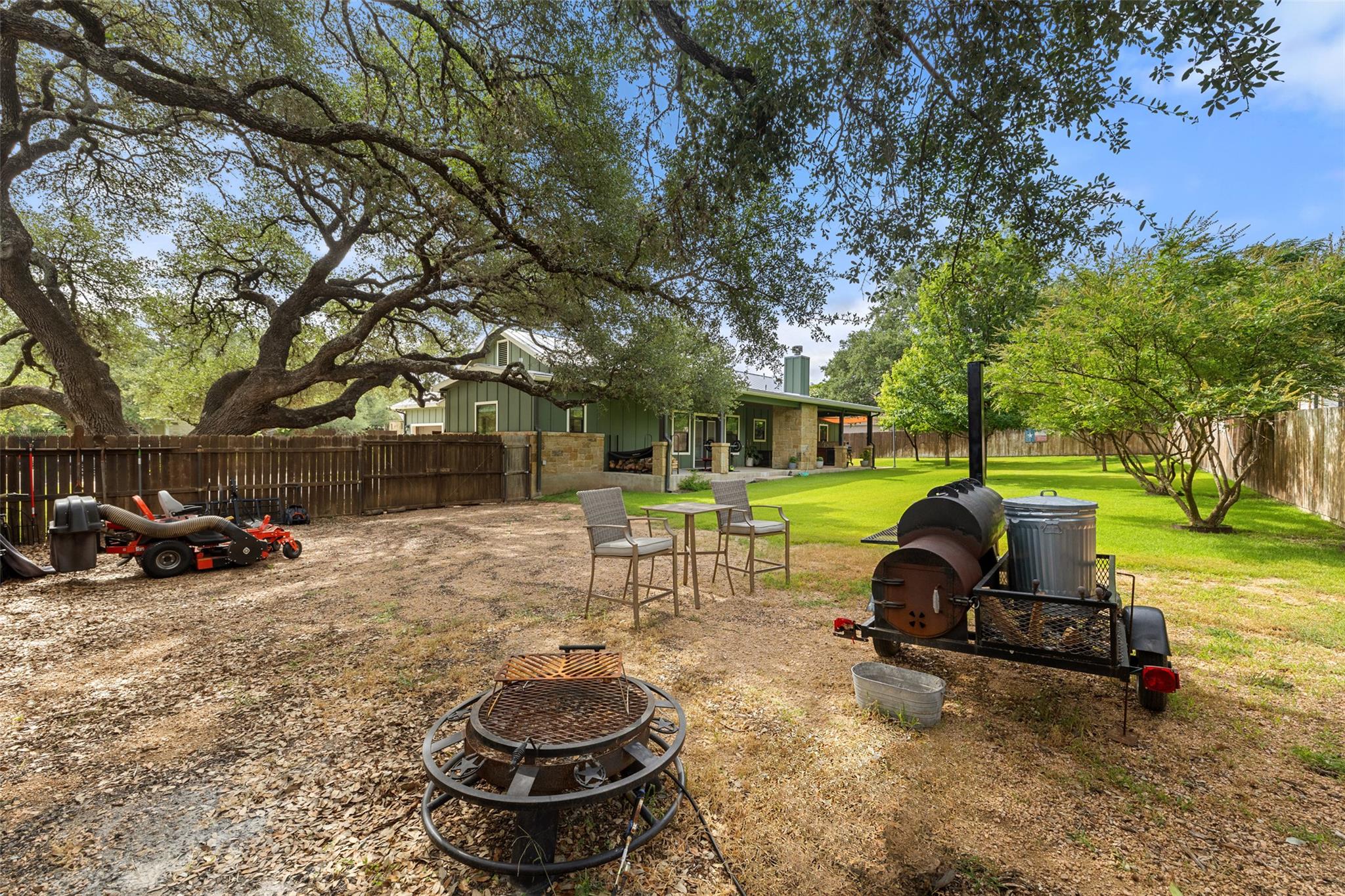 106 Leaning Oak CIR