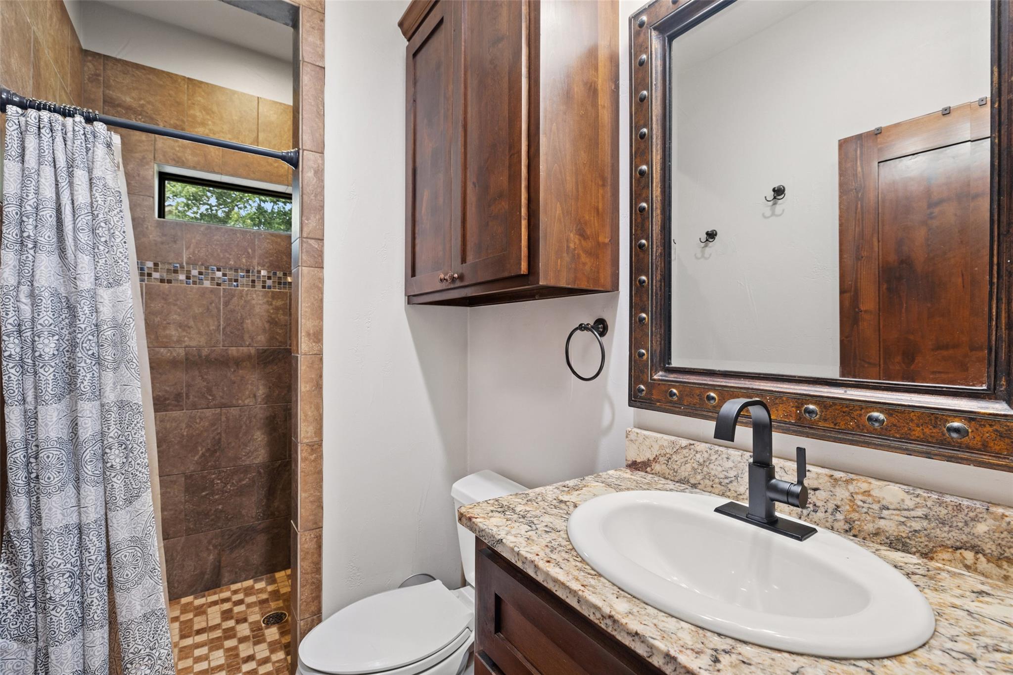 106 Leaning Oak CIR