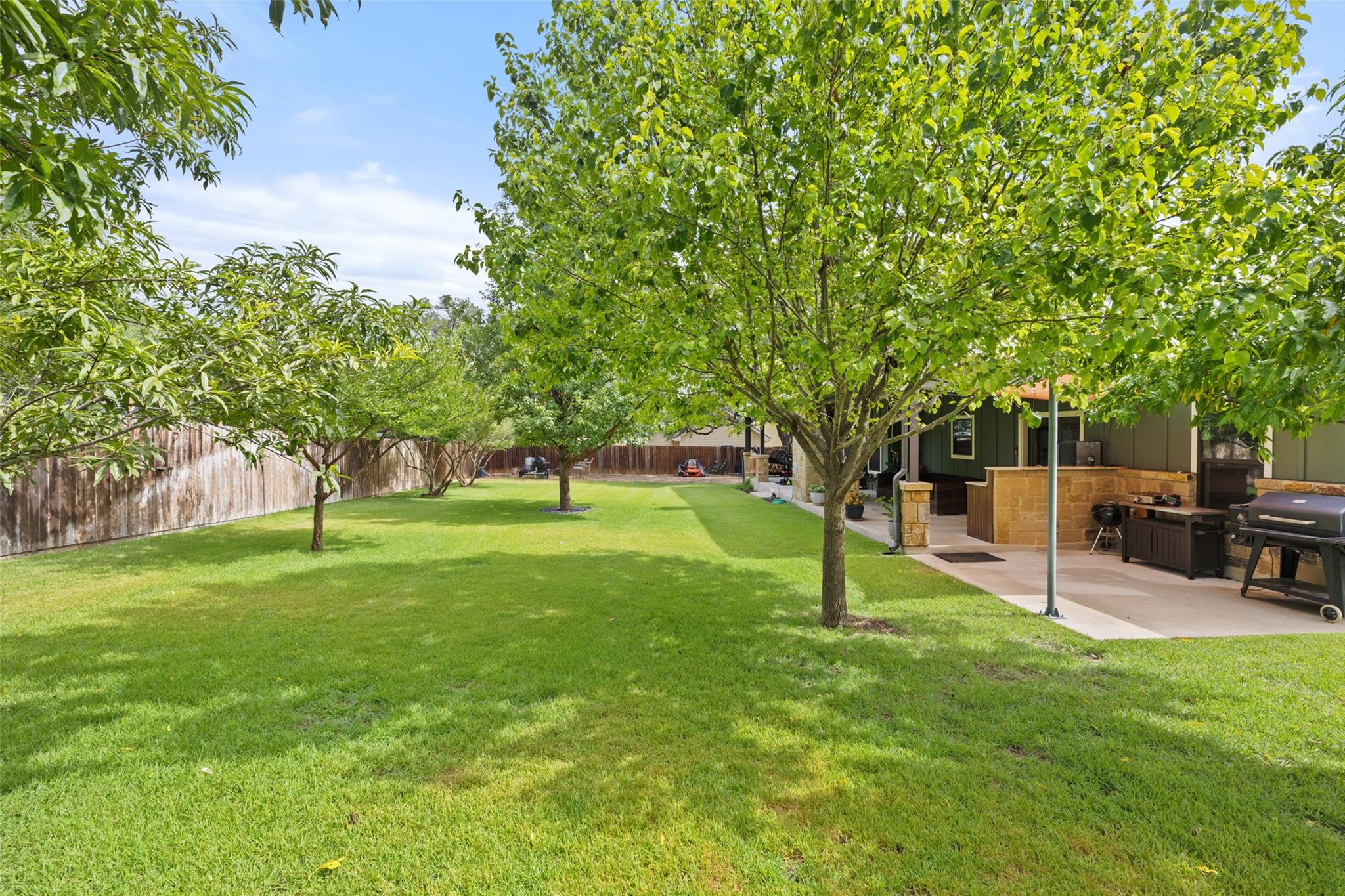106 Leaning Oak CIR