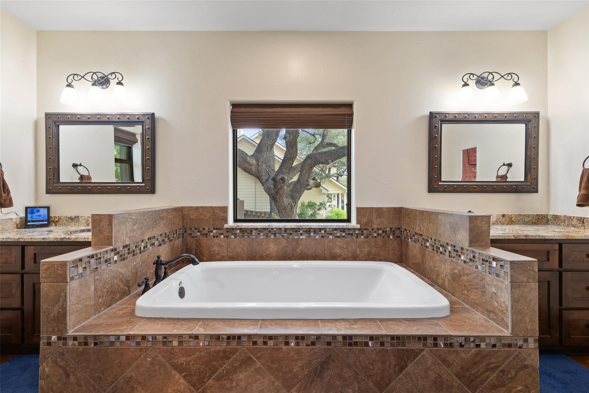 106 Leaning Oak CIR