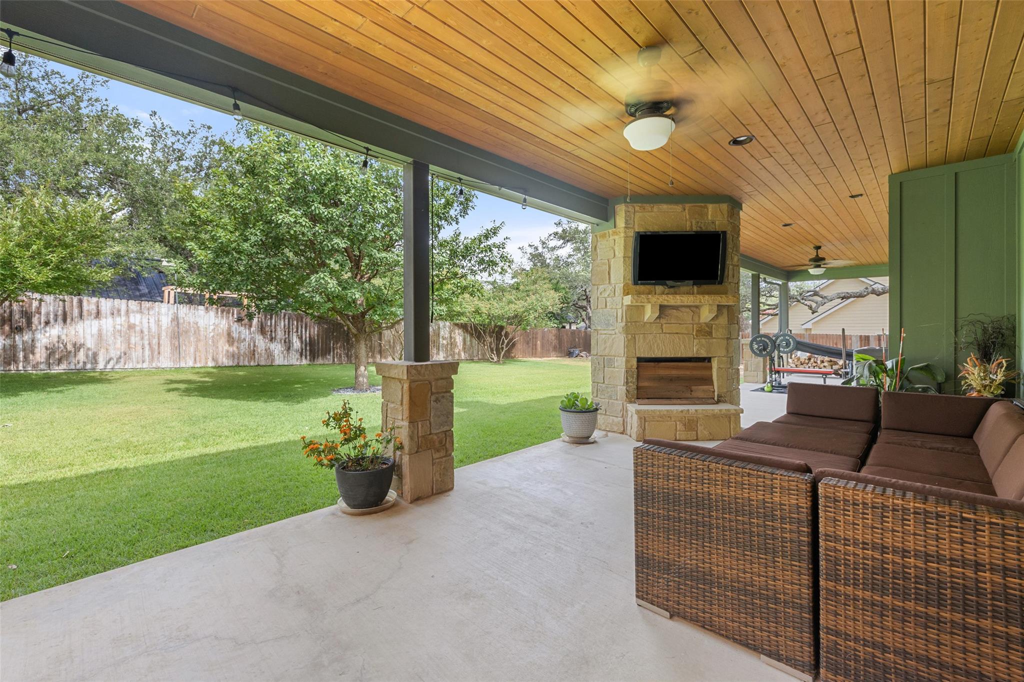 106 Leaning Oak CIR