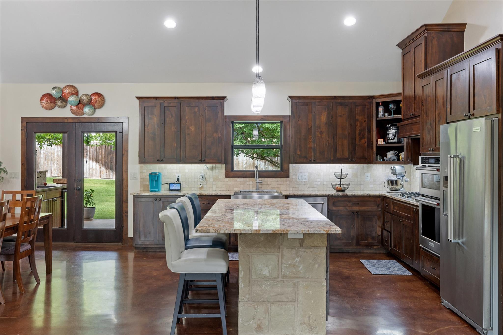 106 Leaning Oak CIR