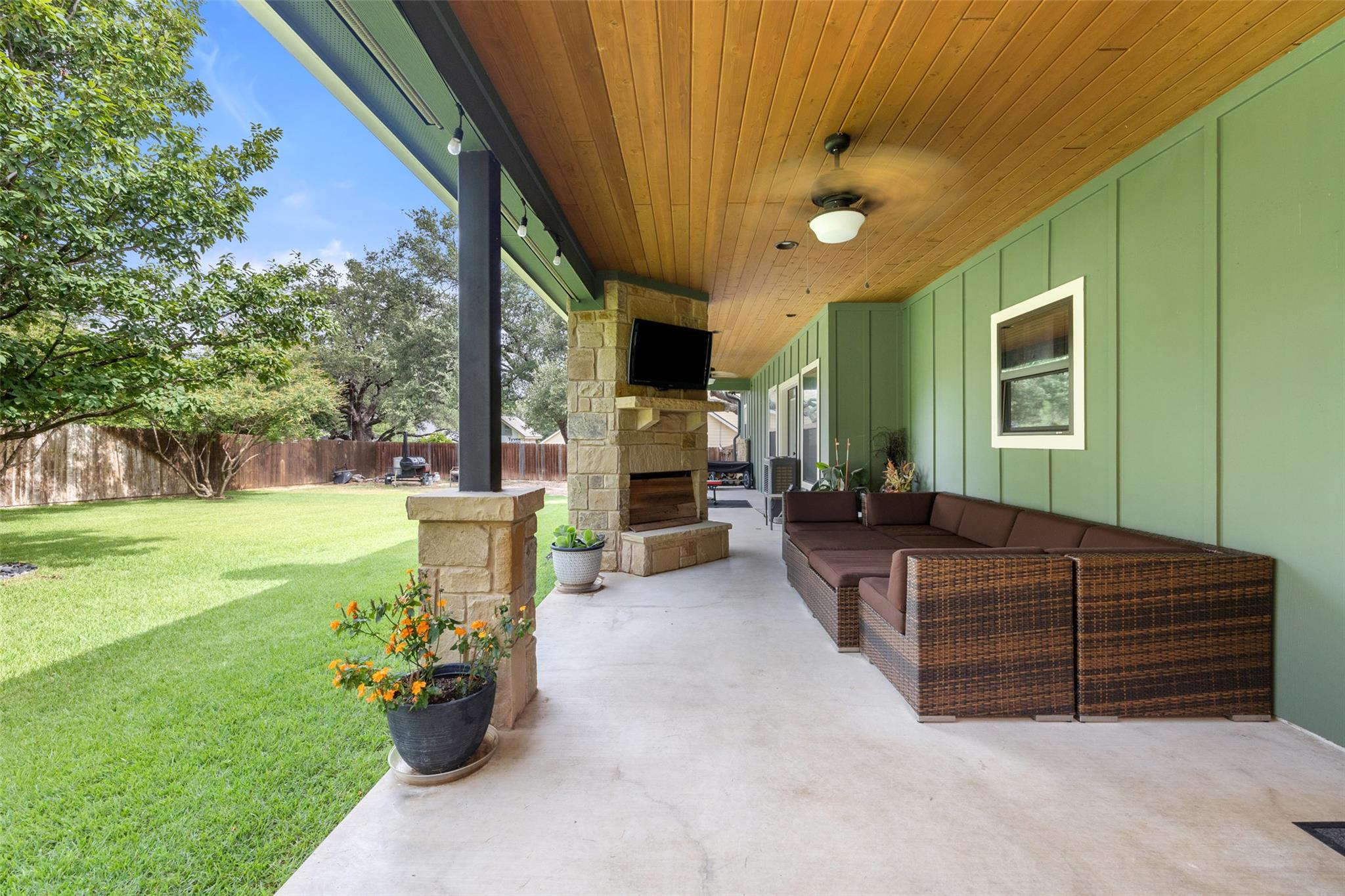 106 Leaning Oak CIR
