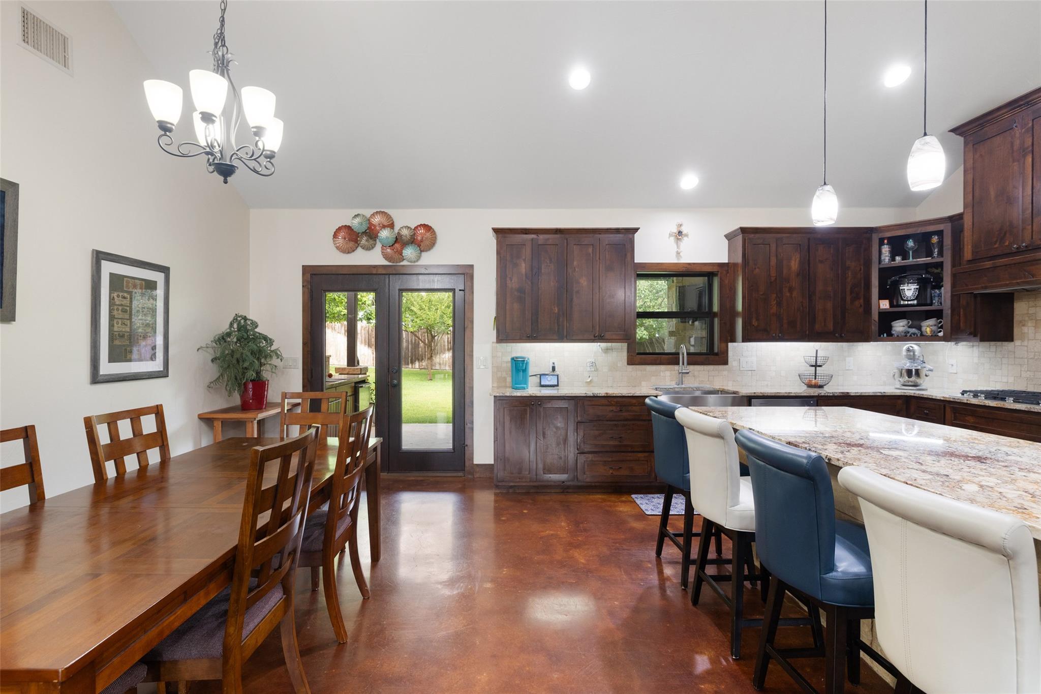 106 Leaning Oak CIR