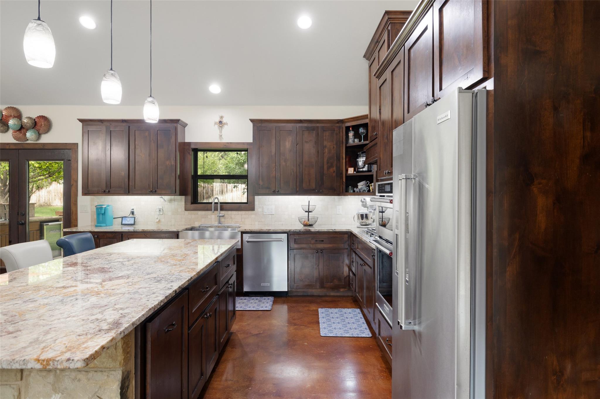 106 Leaning Oak CIR
