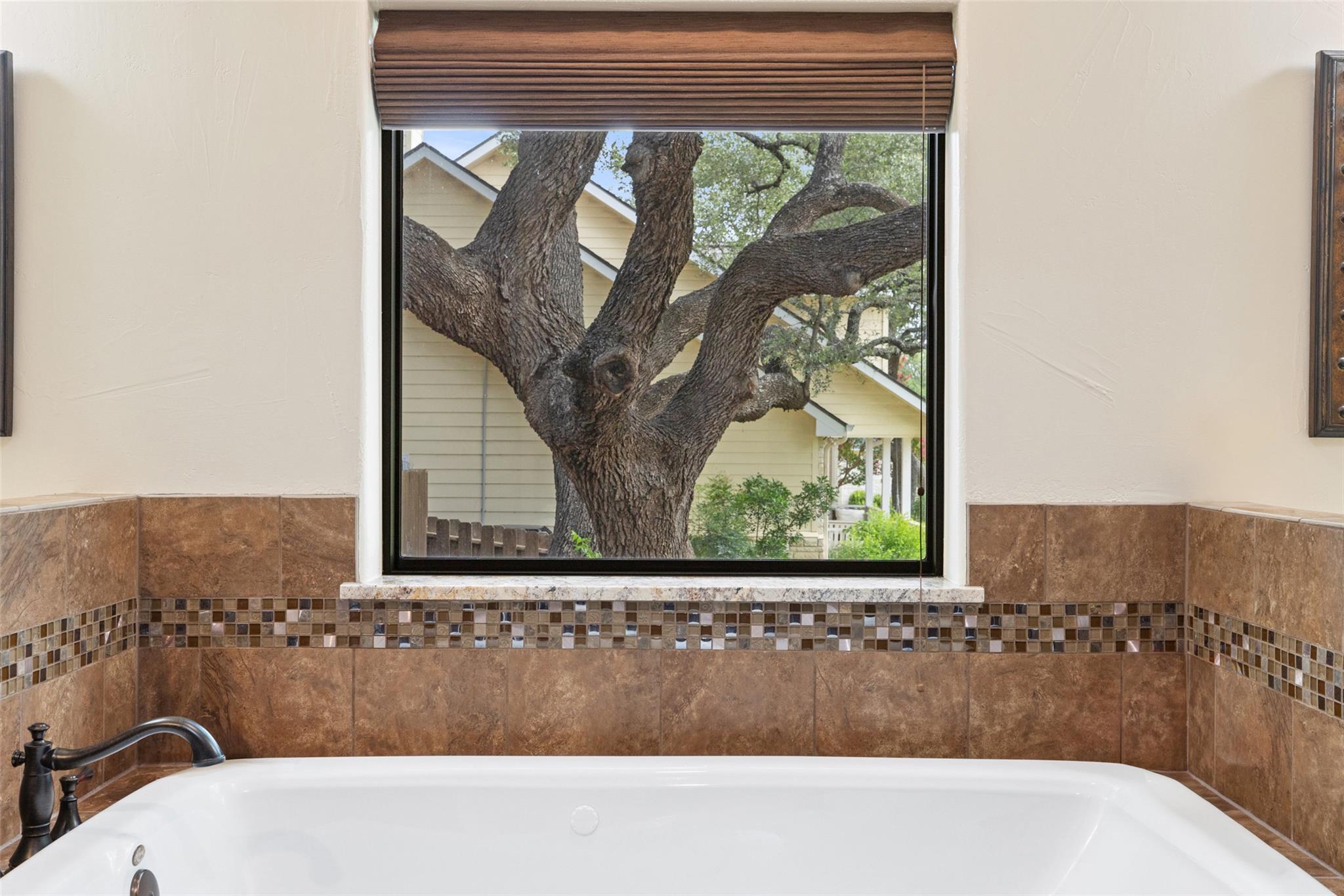 106 Leaning Oak CIR