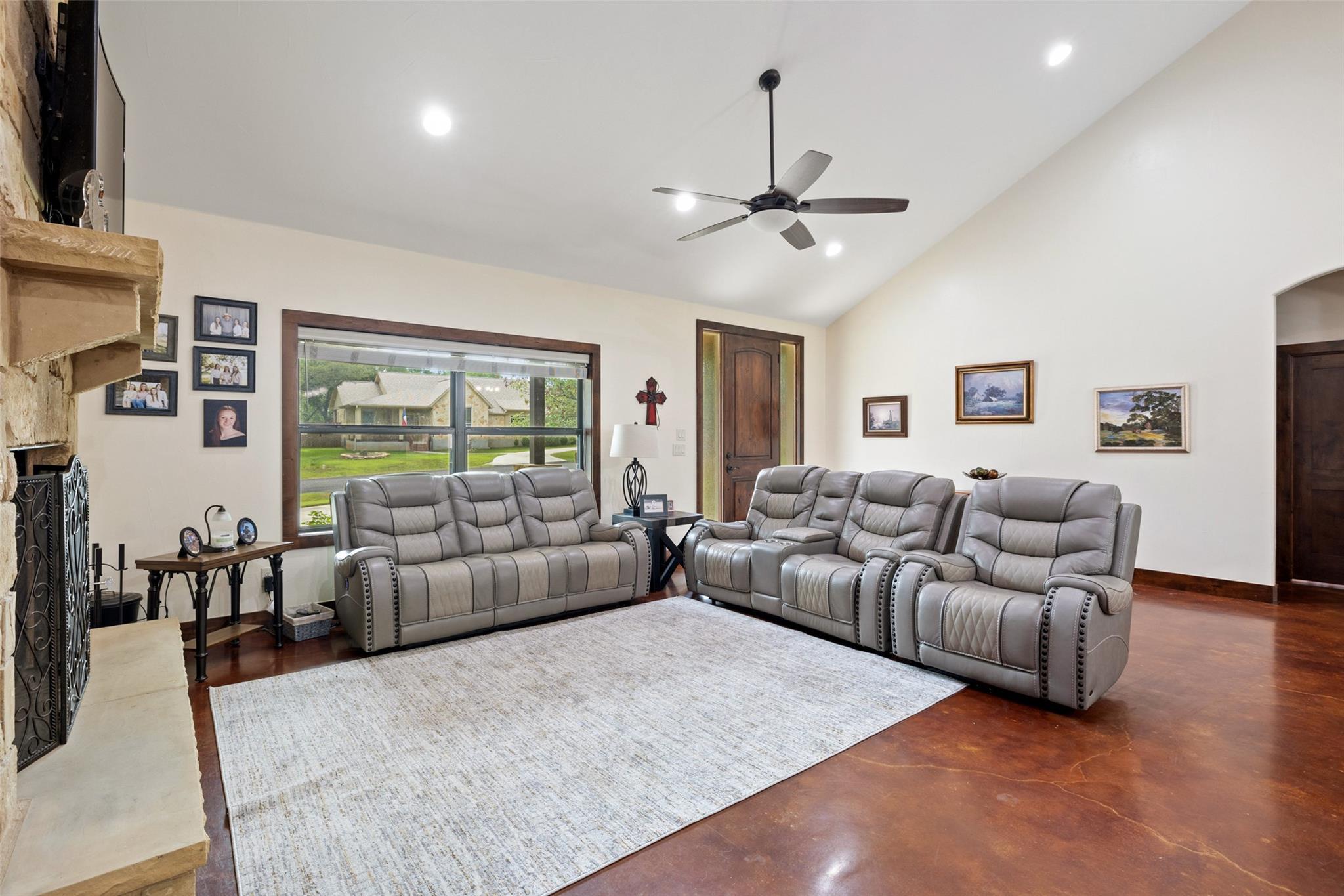 106 Leaning Oak CIR