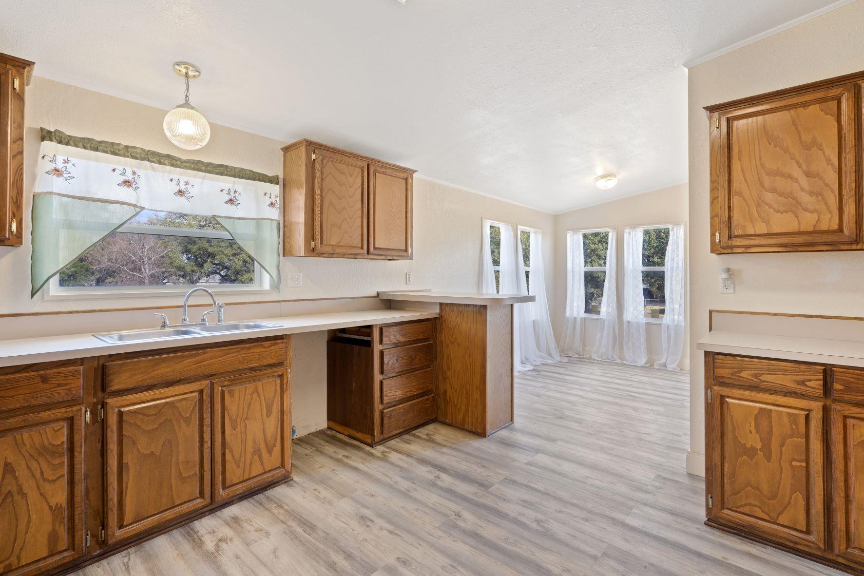 502 E Pecan DR