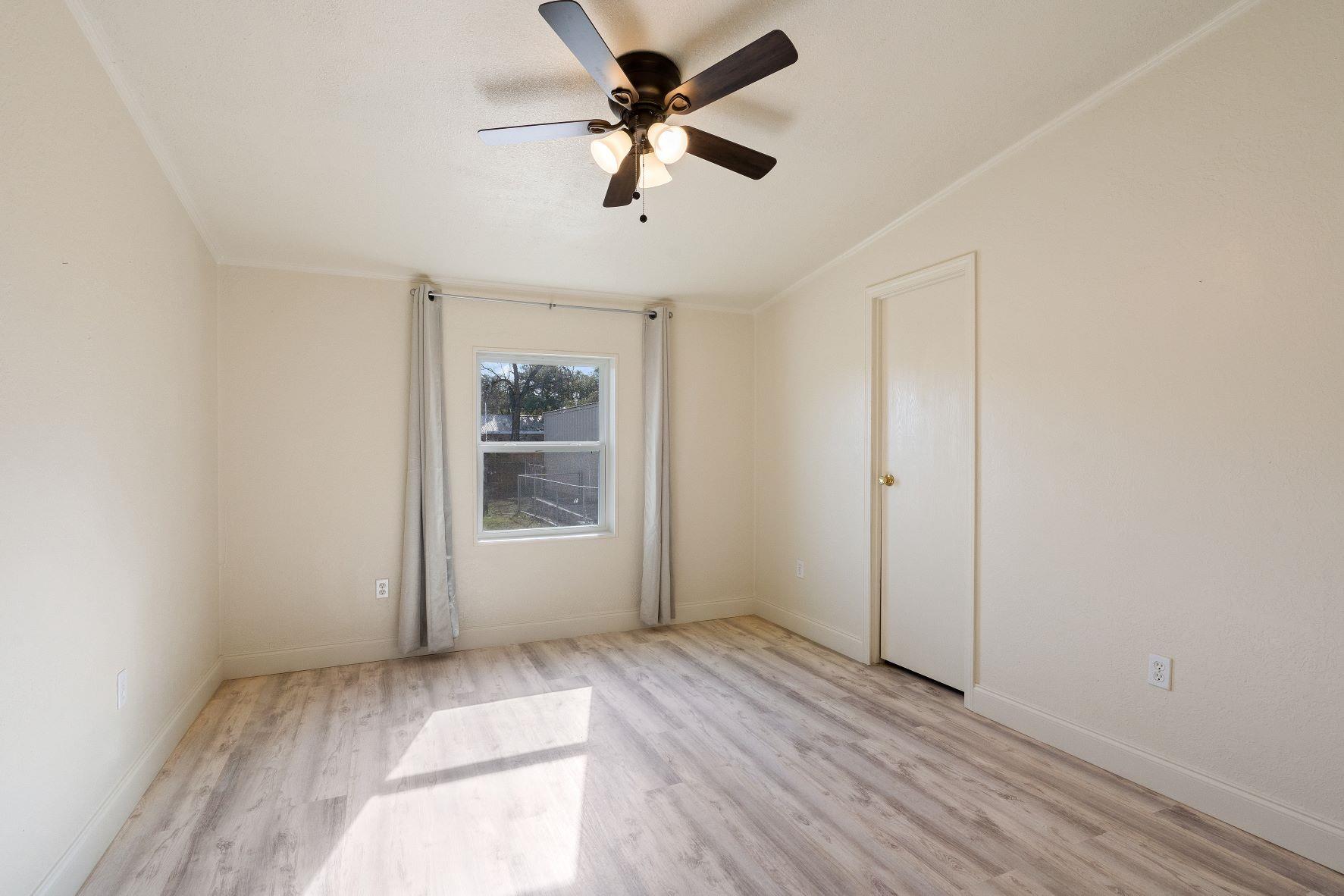 502 E Pecan DR