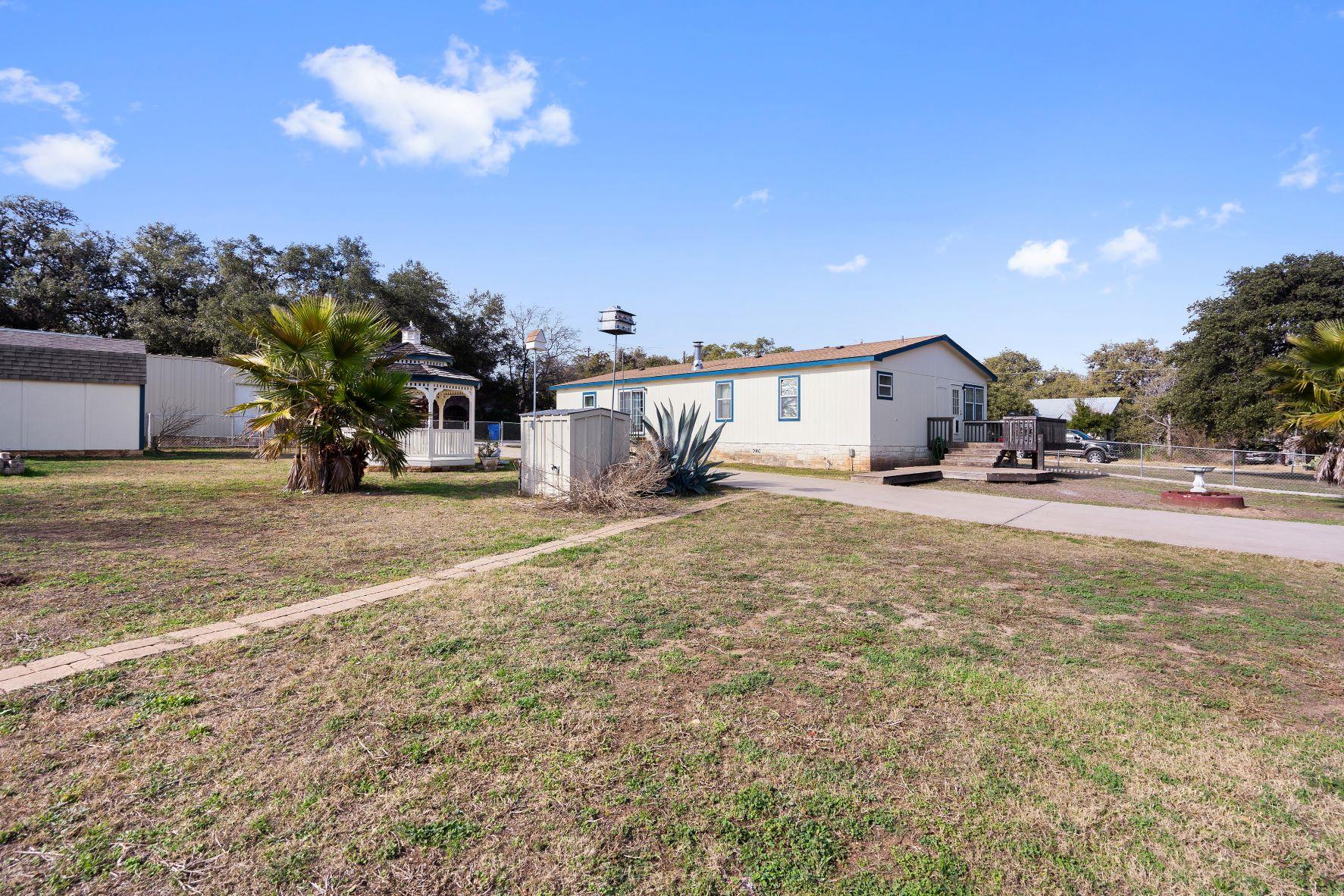 502 E Pecan DR