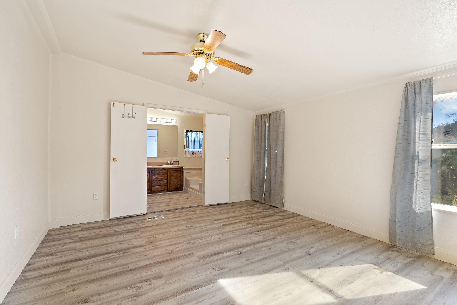 502 E Pecan DR