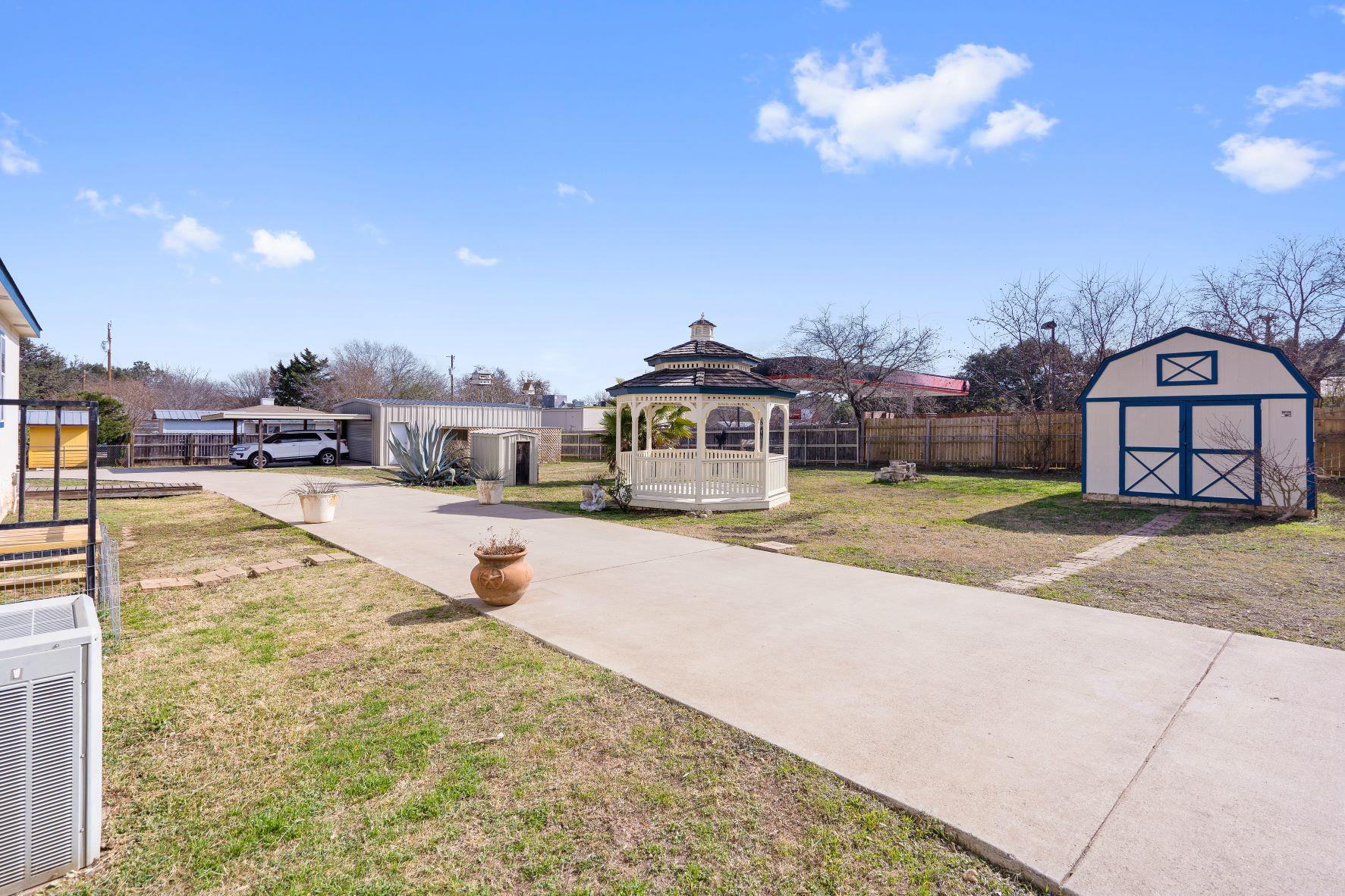 502 E Pecan DR