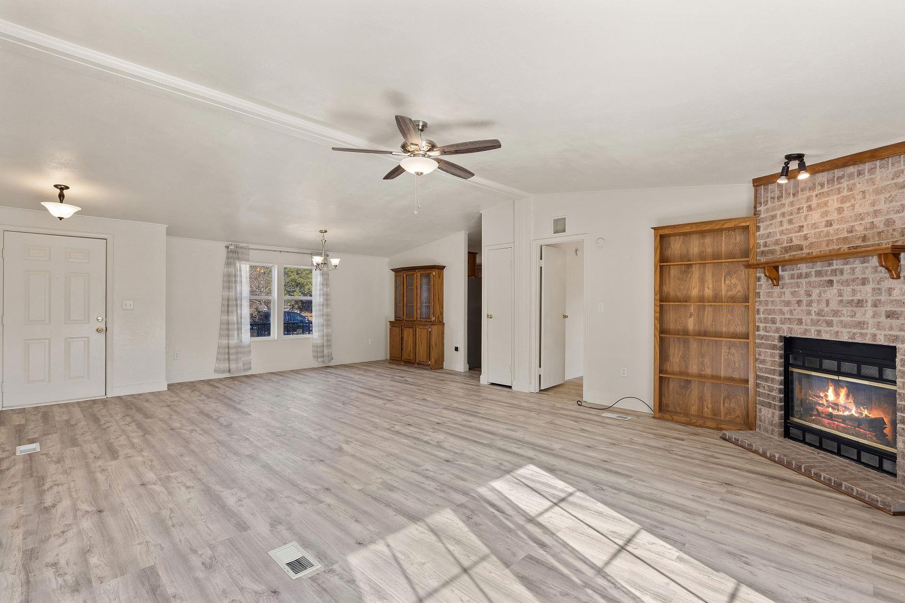 502 E Pecan DR
