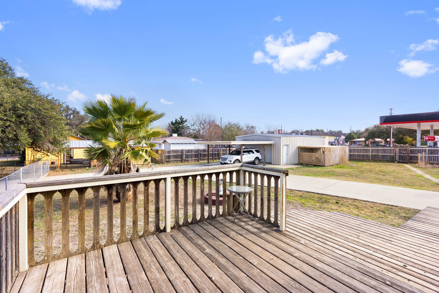 502 E Pecan DR