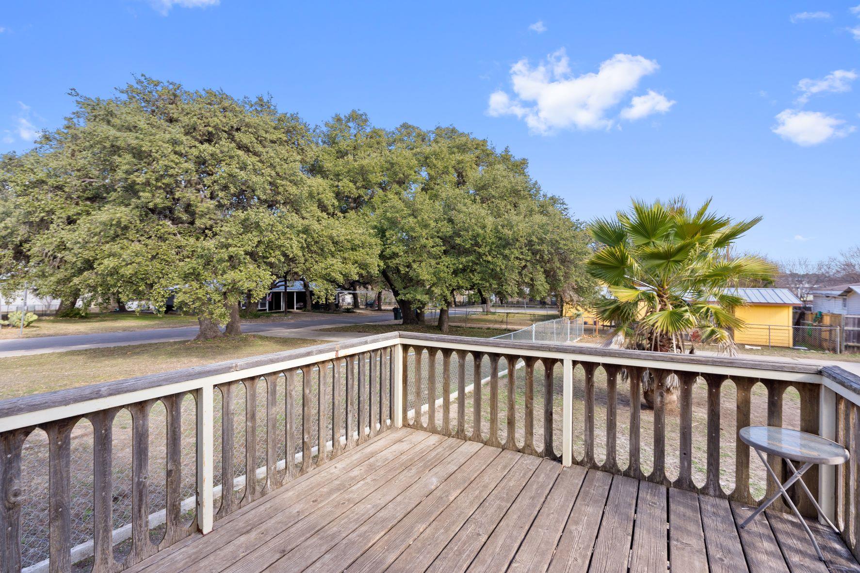 502 E Pecan DR
