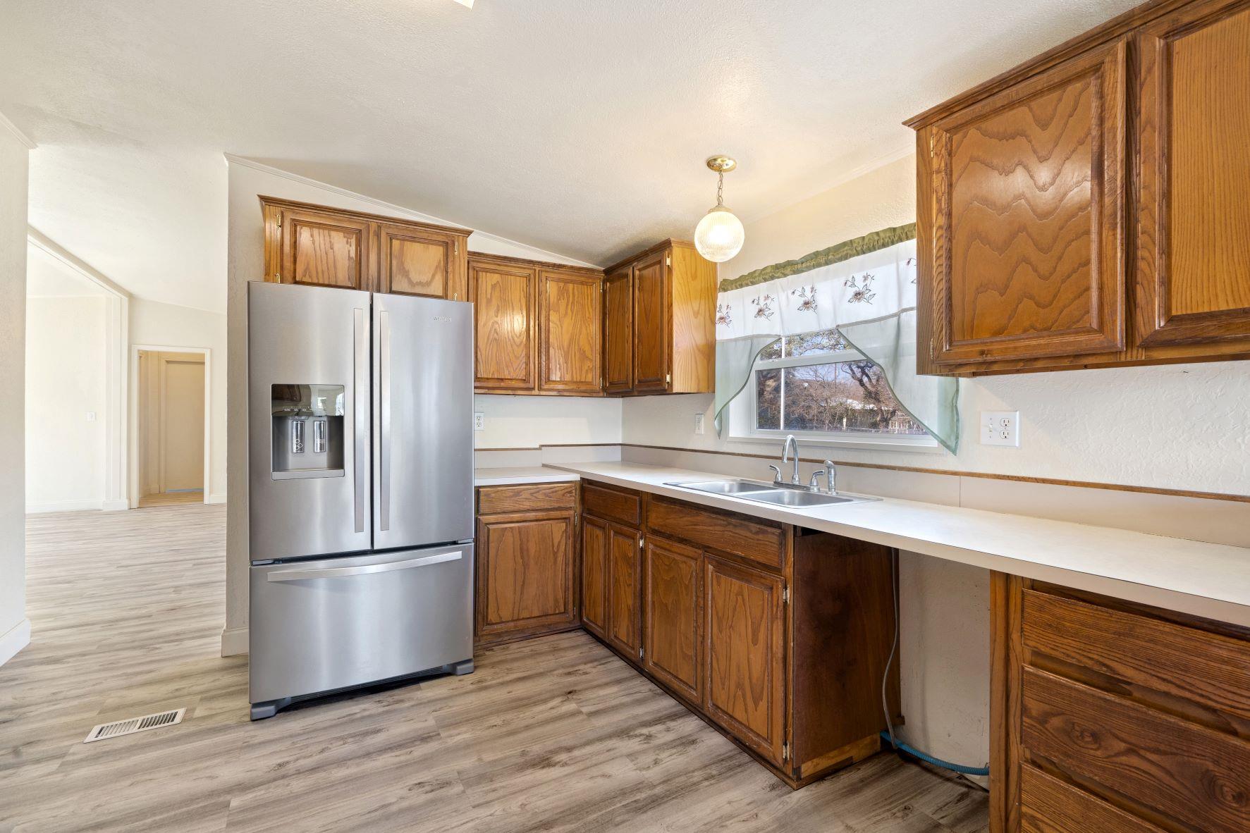502 E Pecan DR