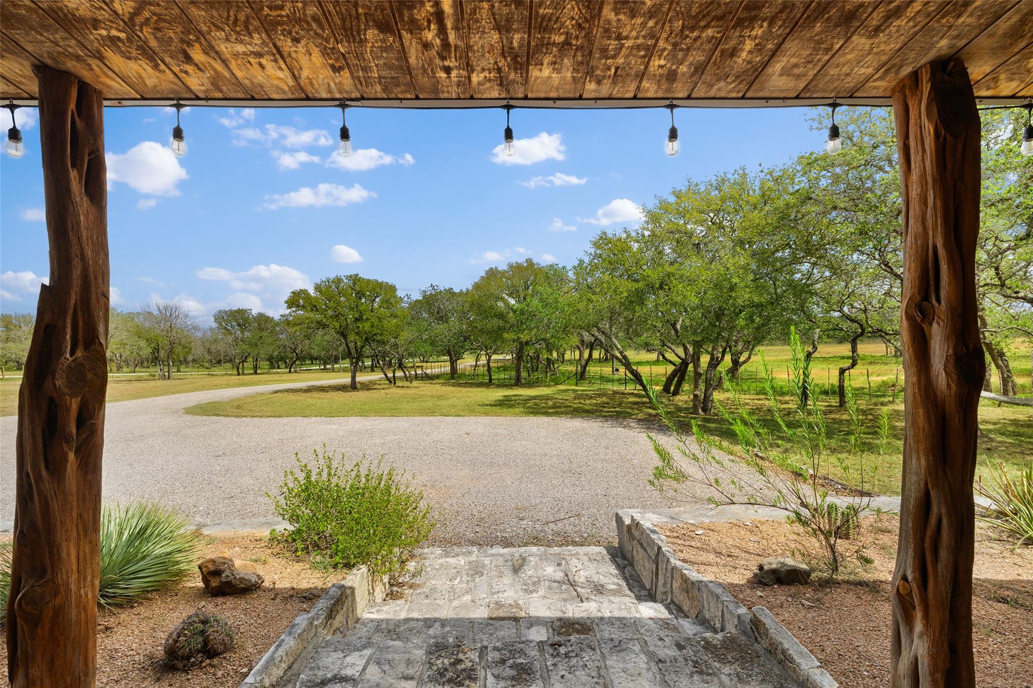 2631 N US Hwy 281