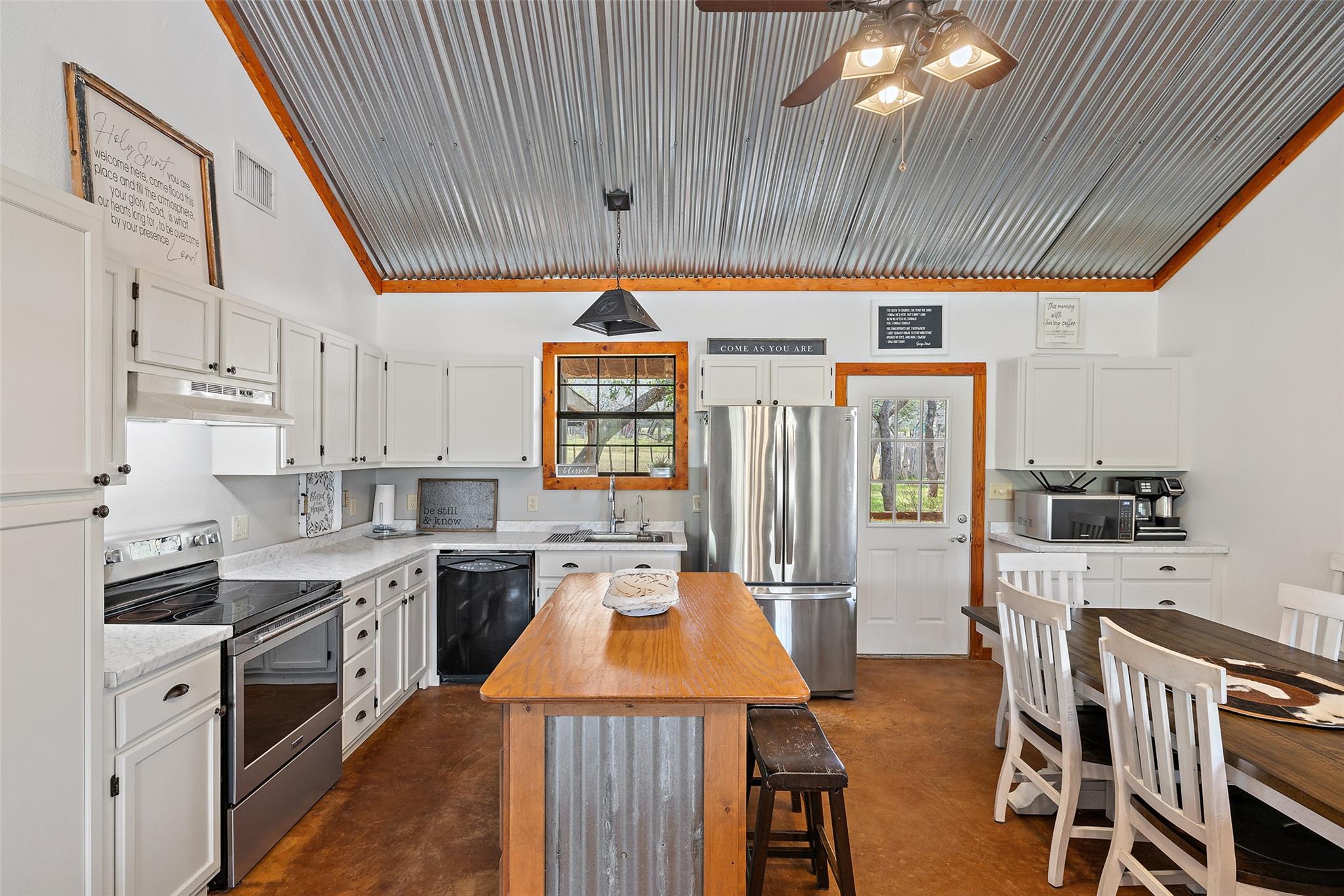 2631 N US Hwy 281