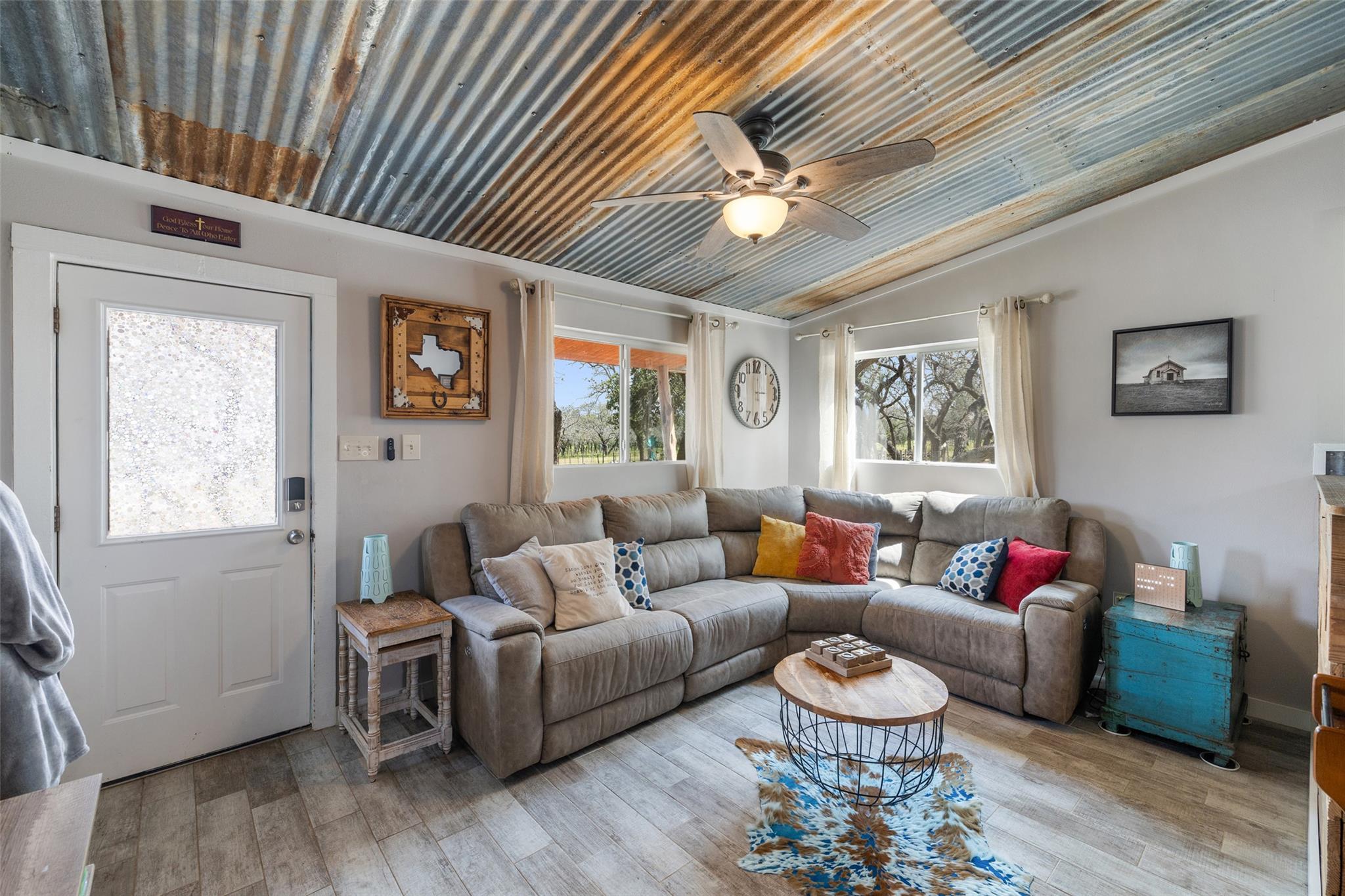 2631 N US Hwy 281