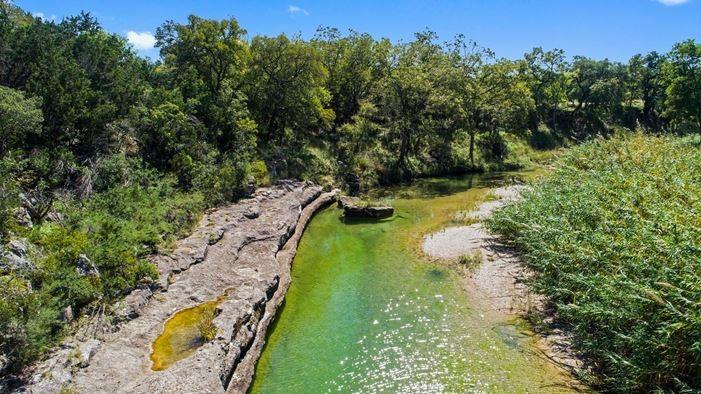 440 Chimney Valley RD