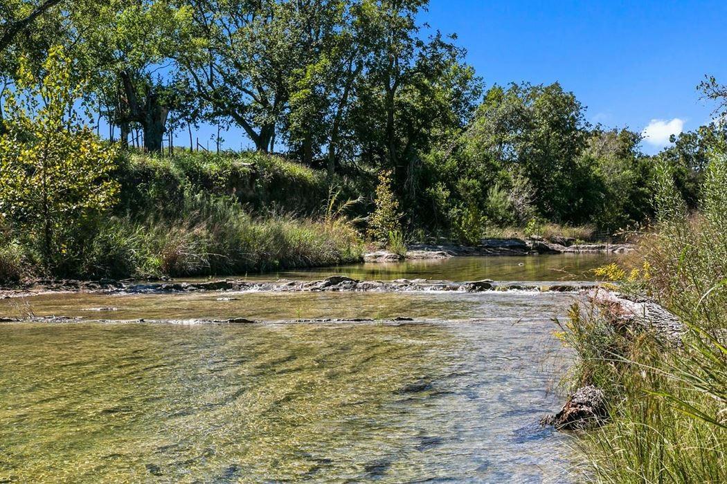 440 Chimney Valley RD