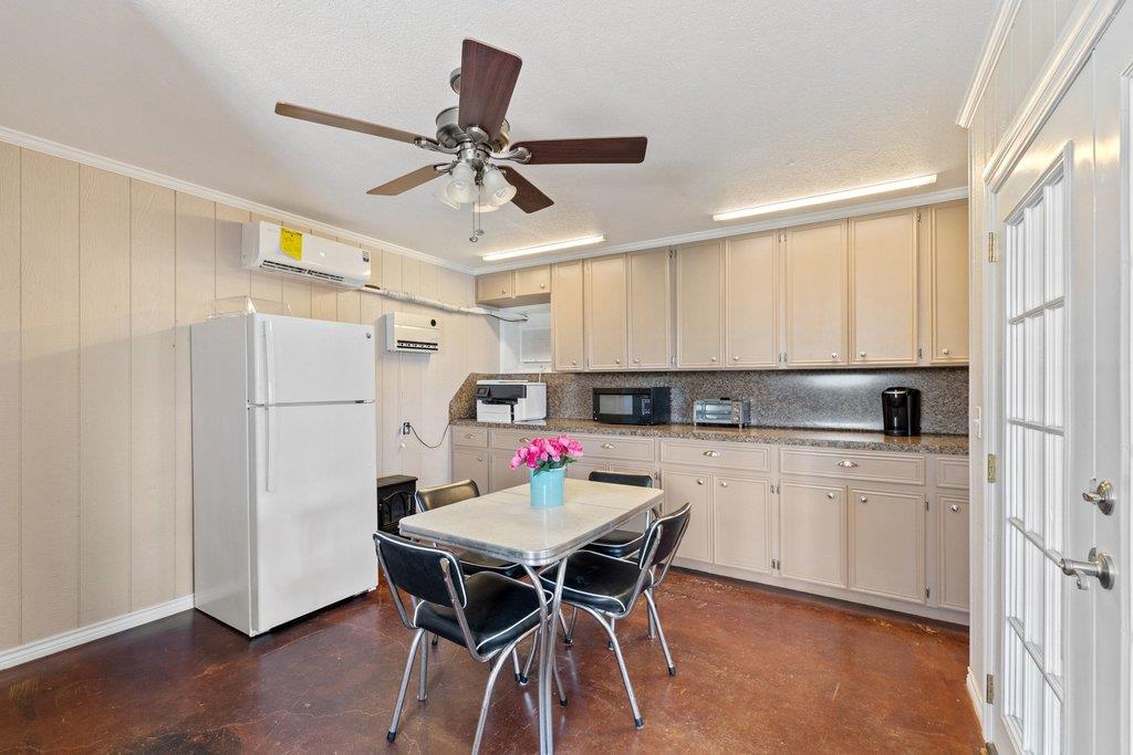 434 W Turner CT
