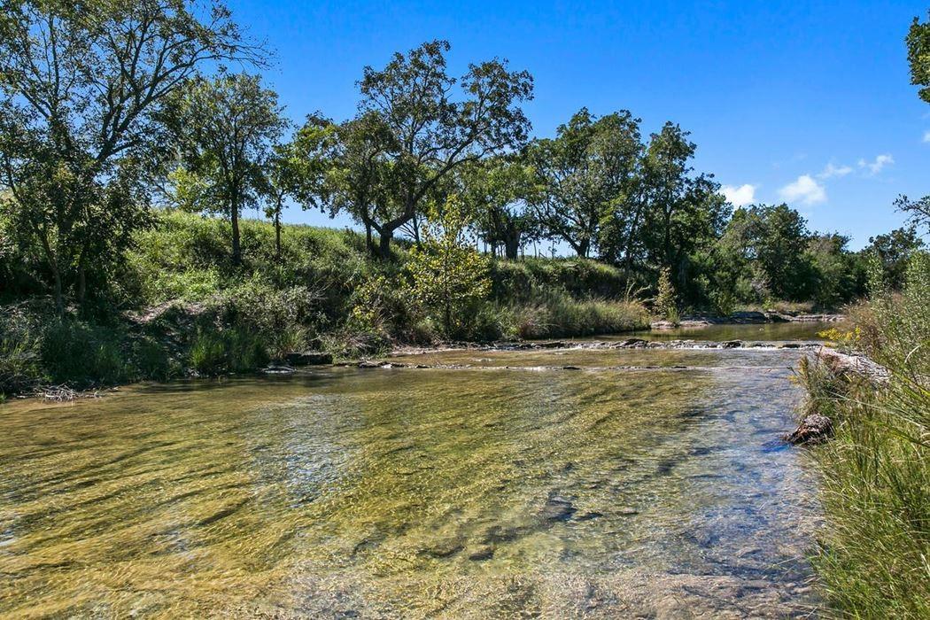 440 Chimney Valley RD