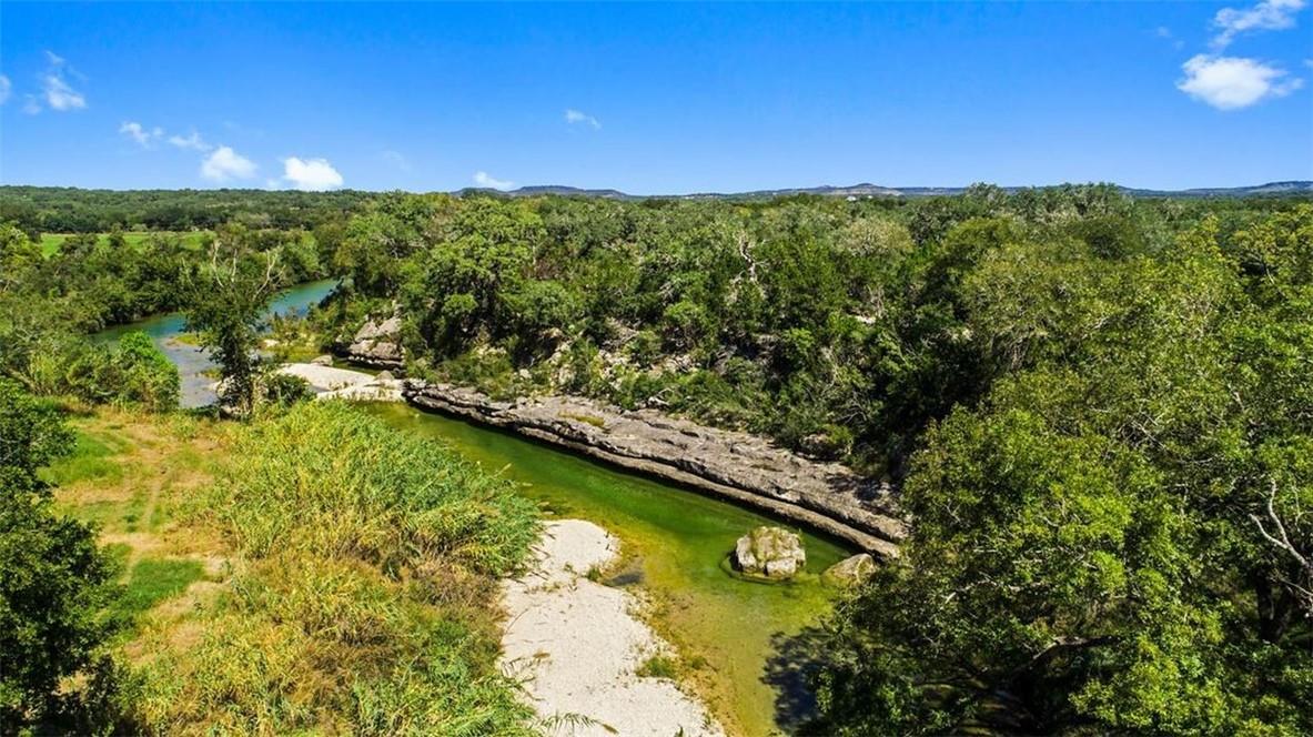 440 Chimney Valley RD