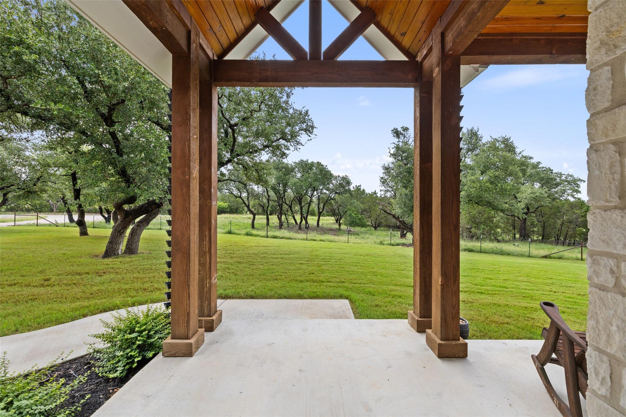 210 Levon LN