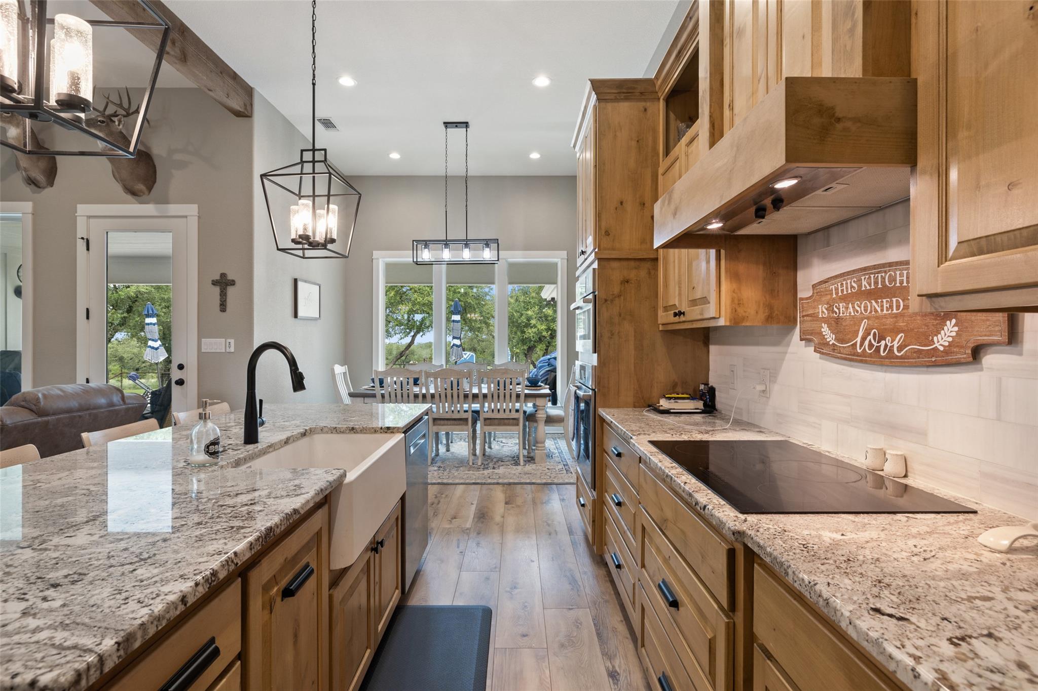 210 Levon LN