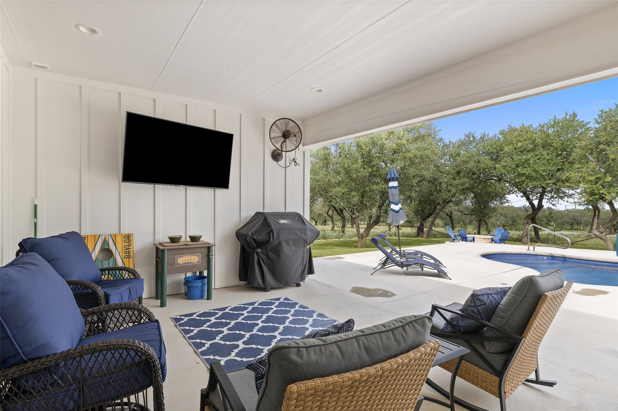 210 Levon LN
